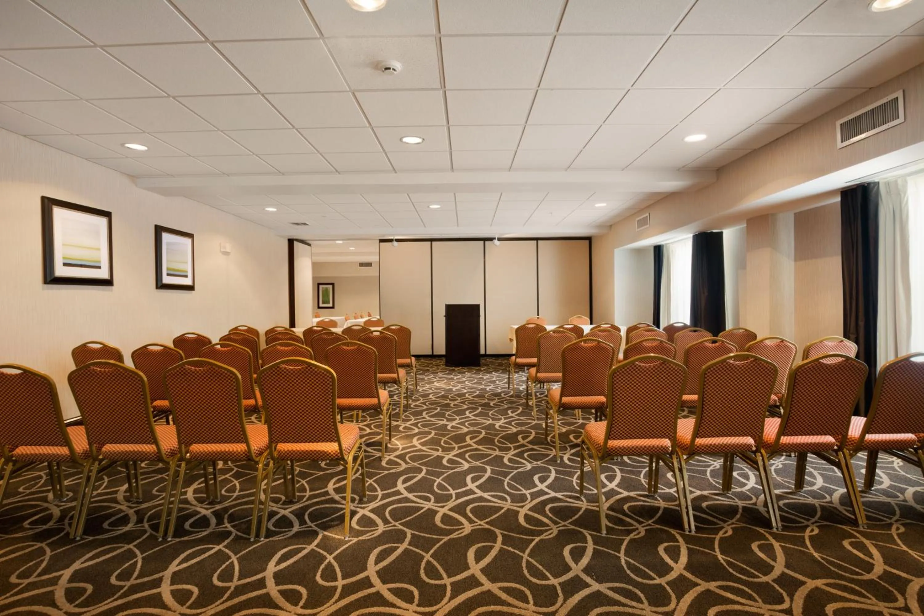Business facilities in Wingate by Wyndham High Point Greensboro Airport South