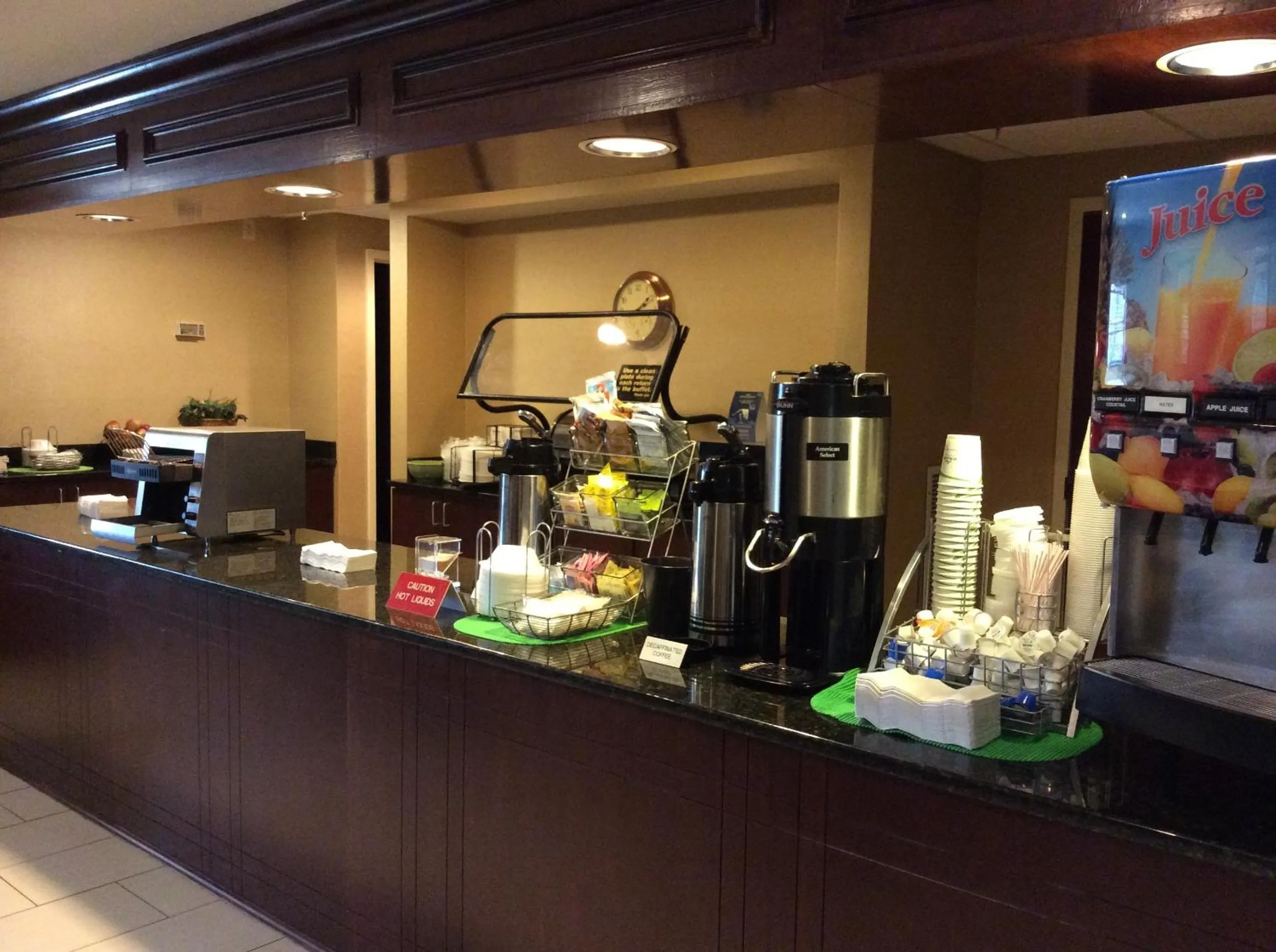 Coffee/tea facilities in Wingate by Wyndham High Point Greensboro Airport South