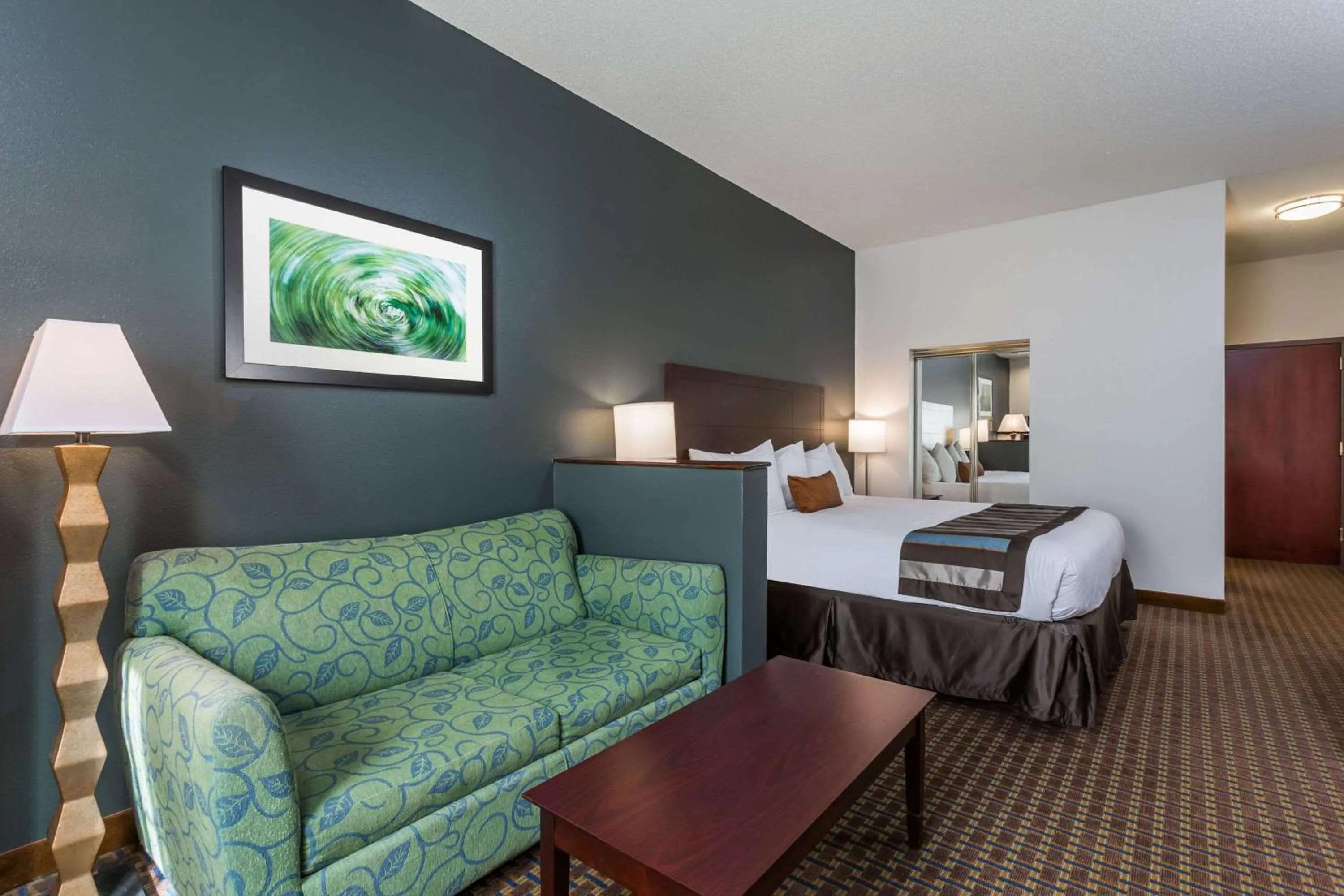 On site, Bed in Wingate by Wyndham High Point Greensboro Airport South