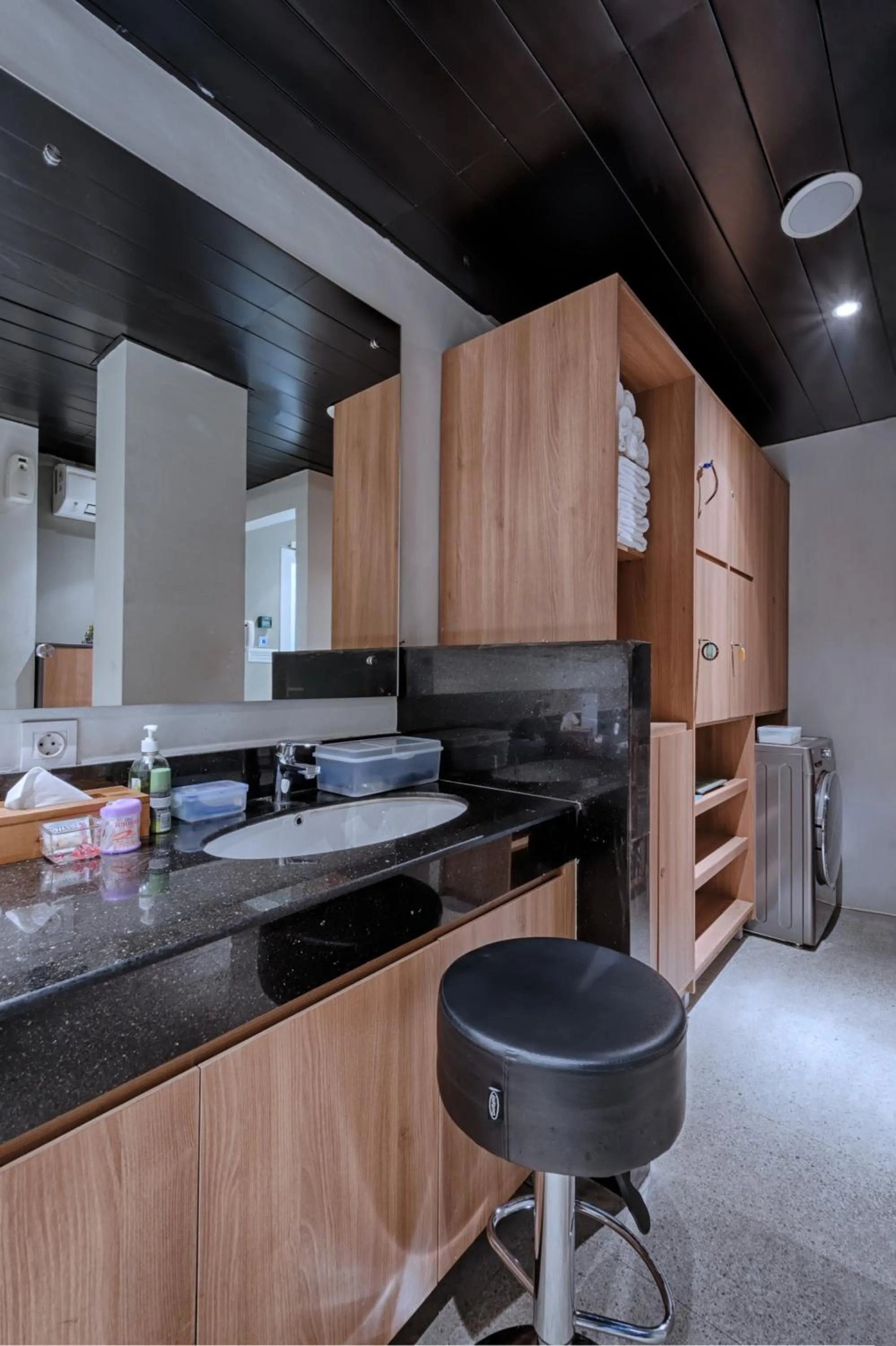 Hot Spring Bath in Kuretakeso Kemang Hotel