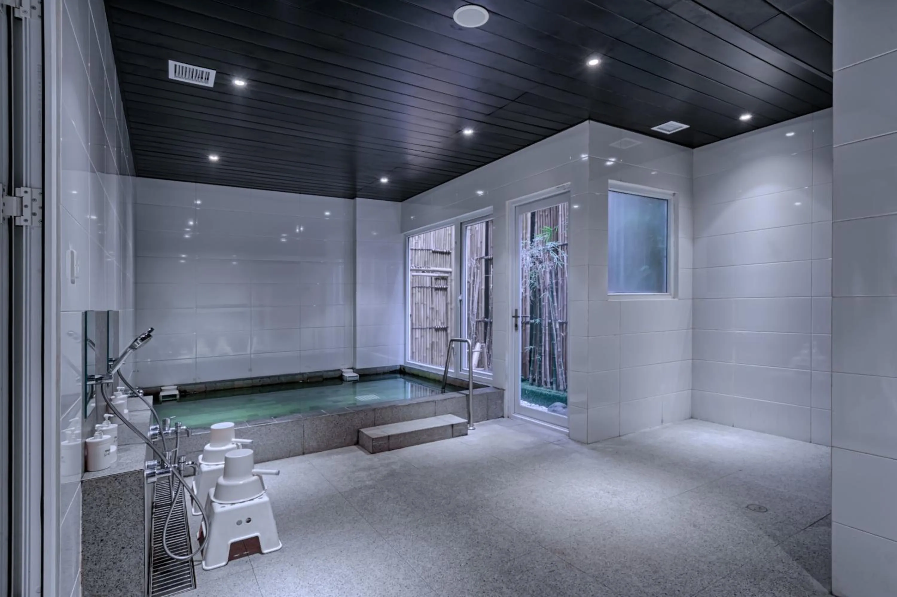 Hot Spring Bath in Kuretakeso Kemang Hotel