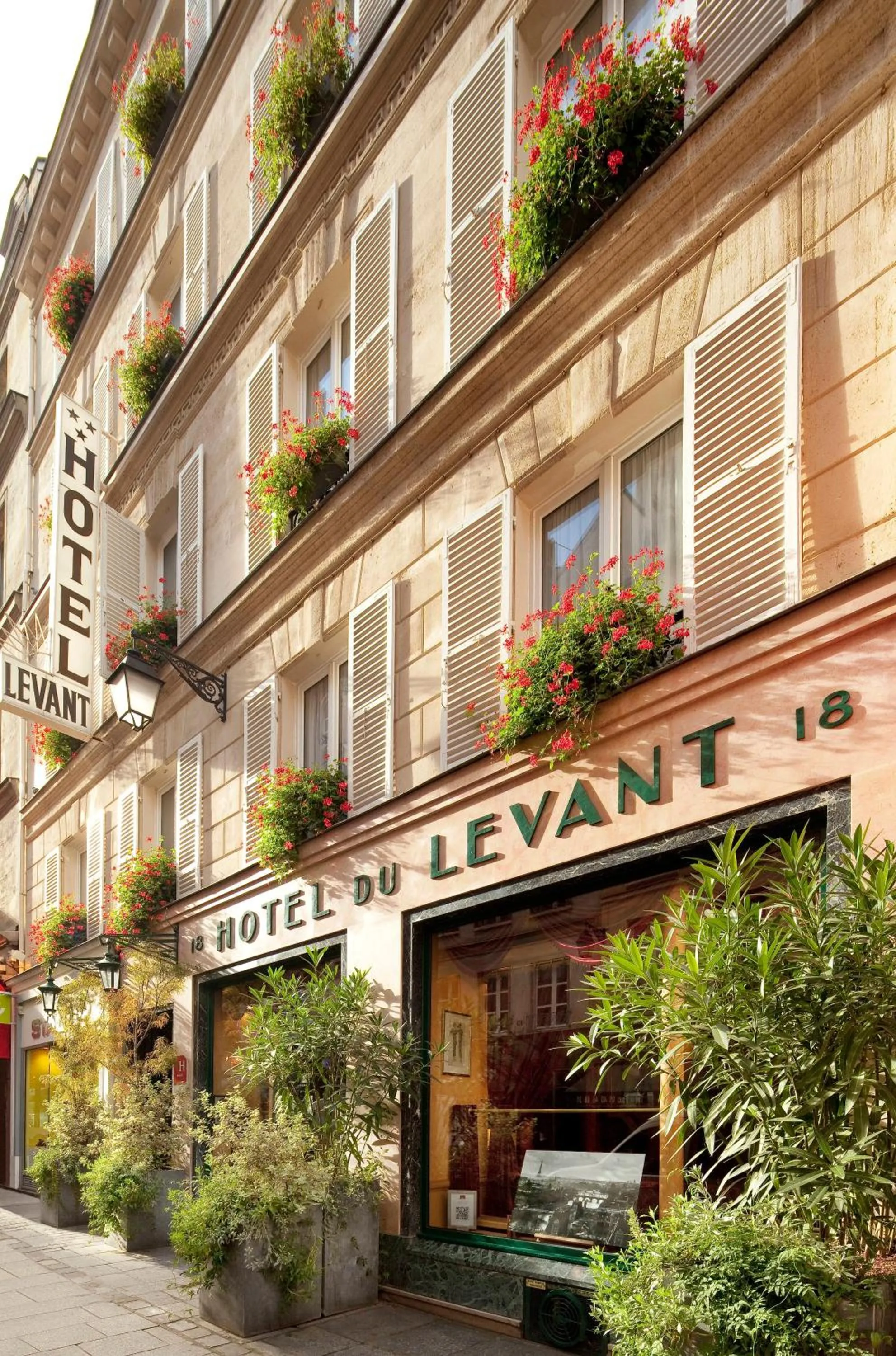 Facade/entrance in Hôtel du Levant