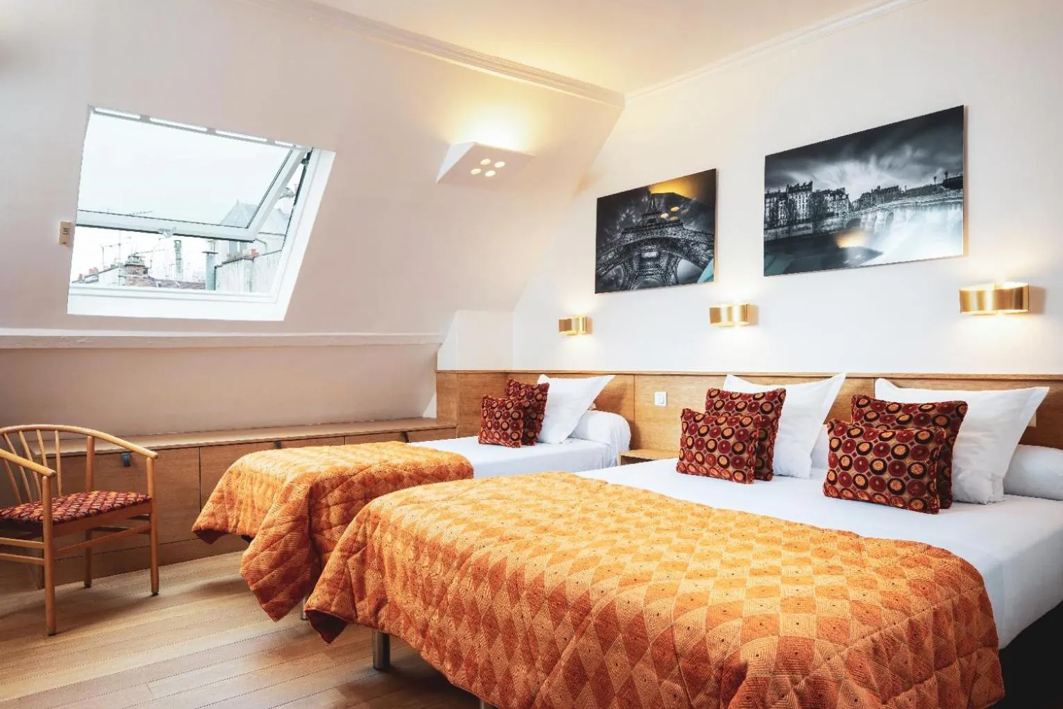 Photo of the whole room, Bed in Hôtel du Levant