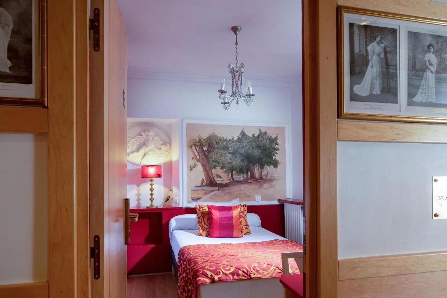 Bedroom, Bed in Hôtel du Levant