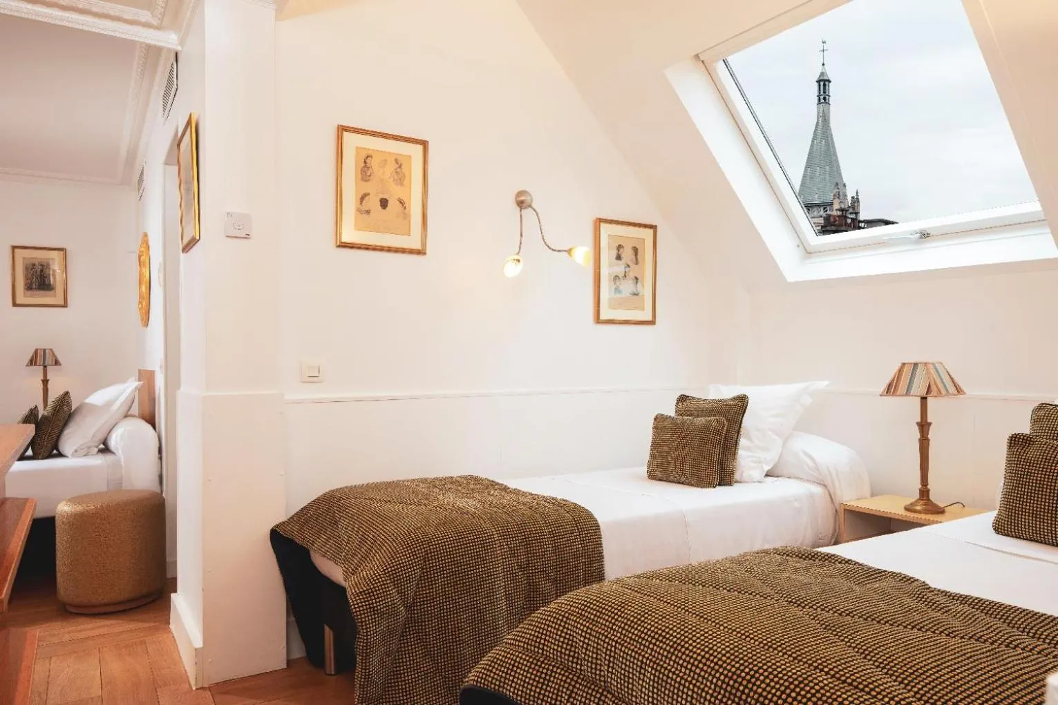 Bed in Hôtel du Levant