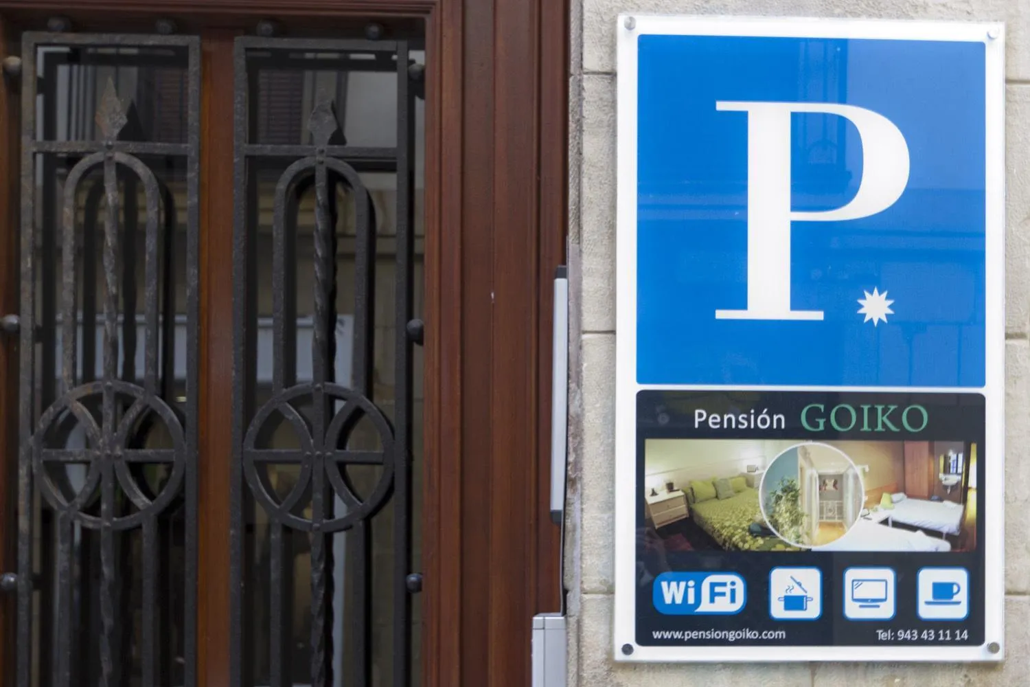Facade/entrance in Pensión Goiko
