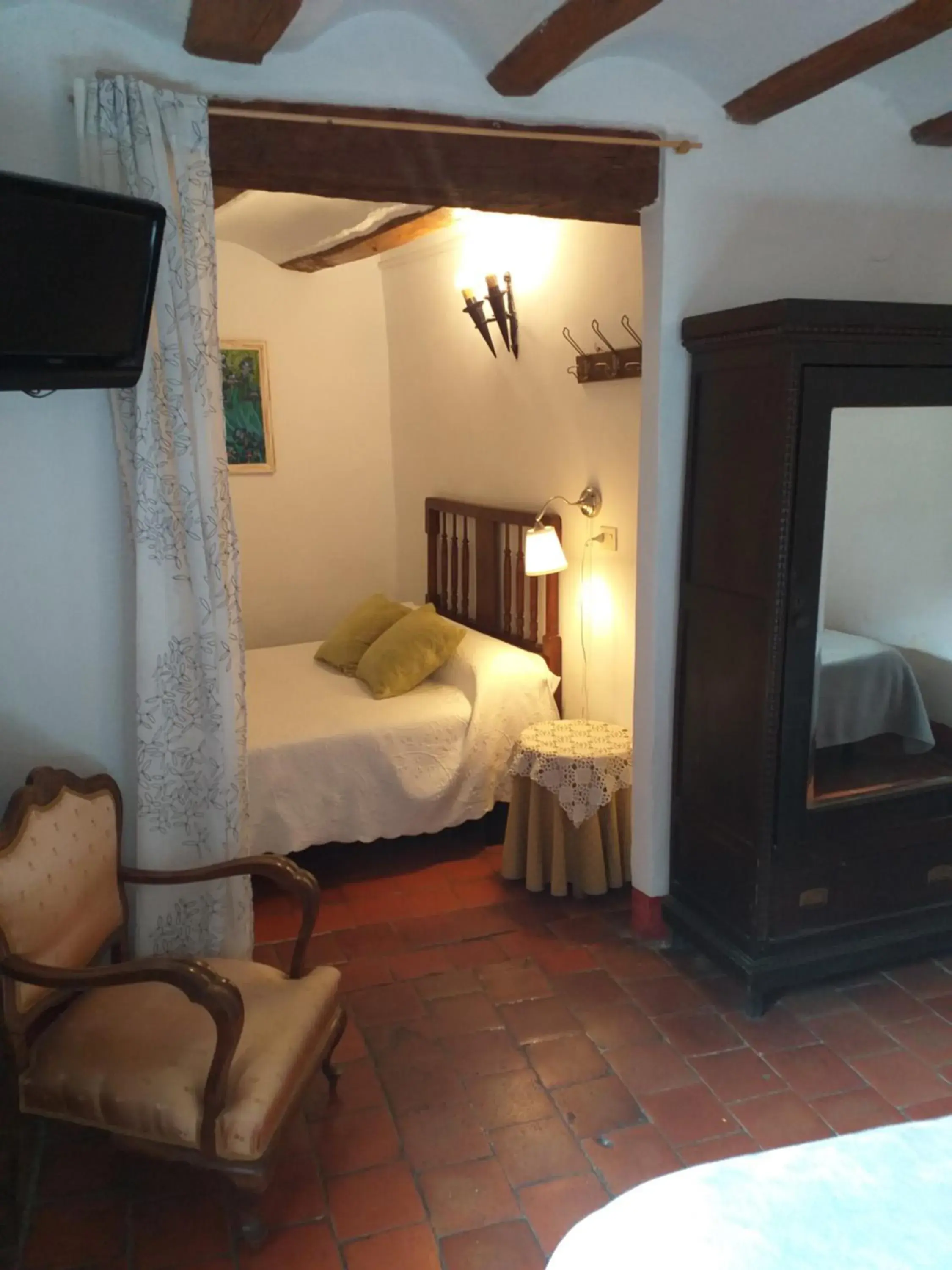 Quadruple Room in Fonda Del Tozal Quadruple Room in Fonda Del Tozal