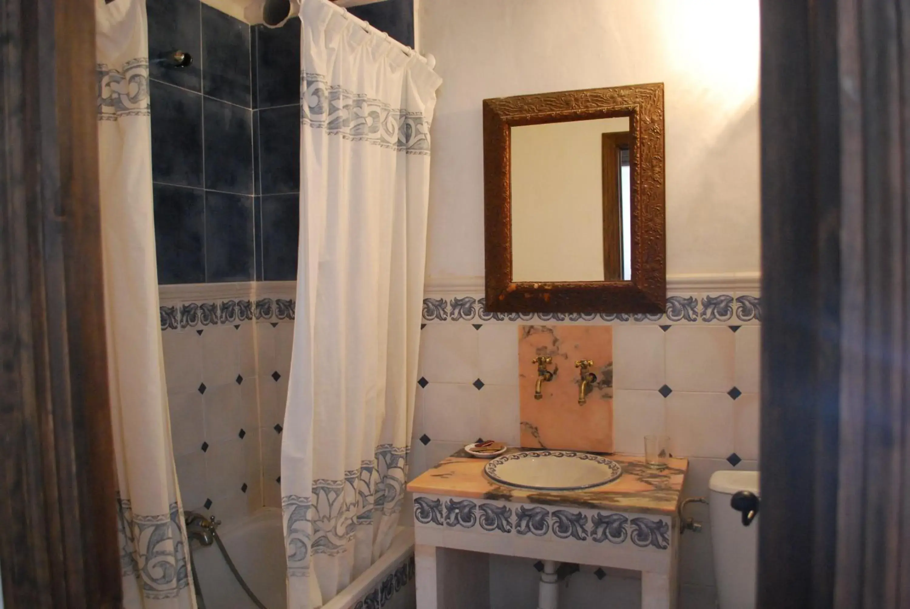 Double or Twin Room in Fonda Del Tozal Double or Twin Room in Fonda Del Tozal