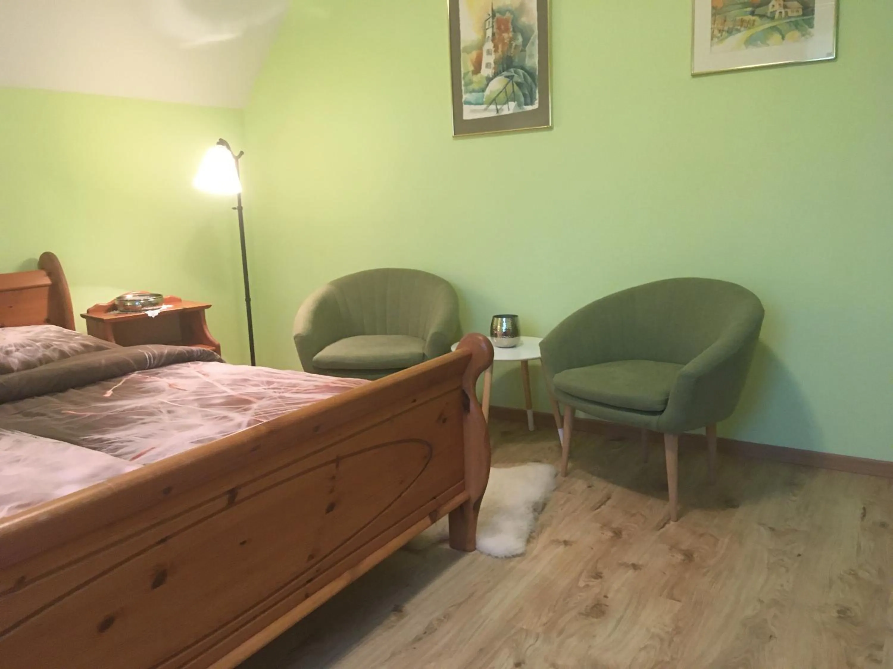 Seating area, Bed in Herberts Stubn