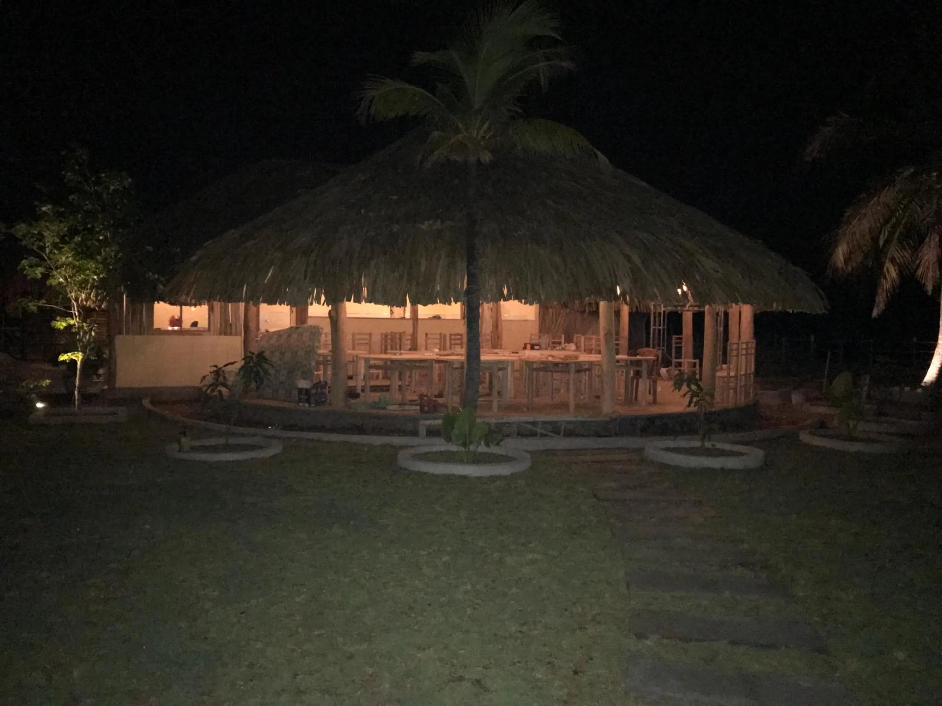 Restaurant/places to eat in Royal Beach