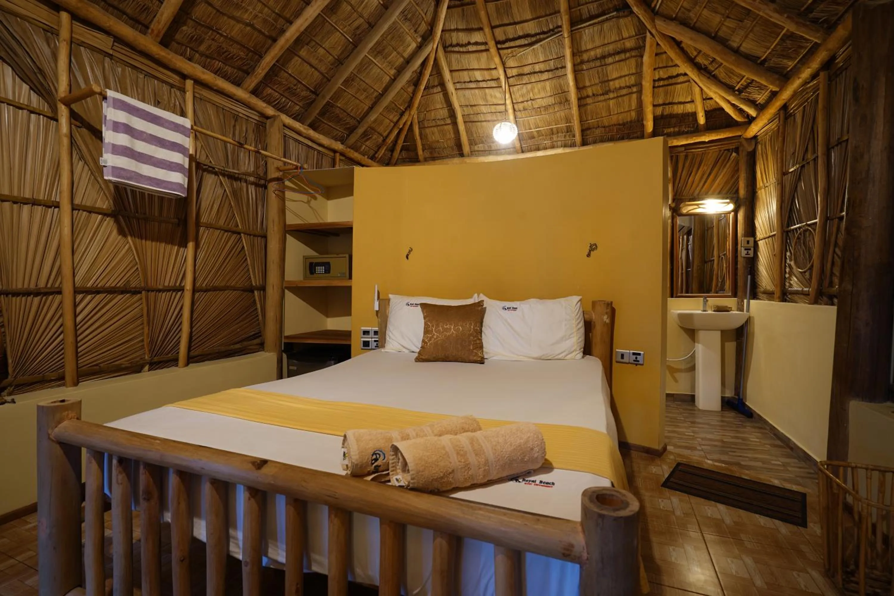 Property building, Bed in Royal Beach