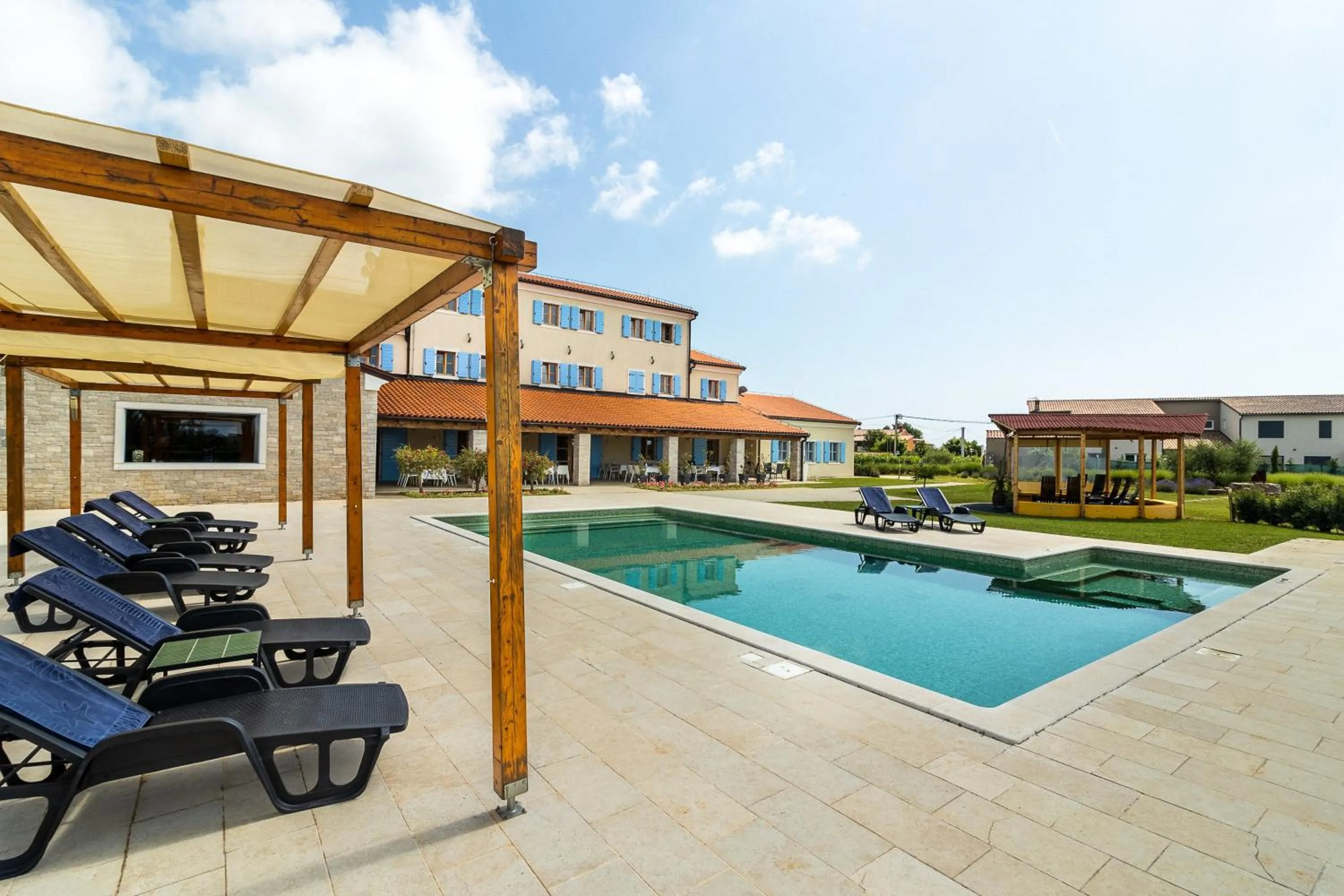 VELANERA Hotel & Restaurant