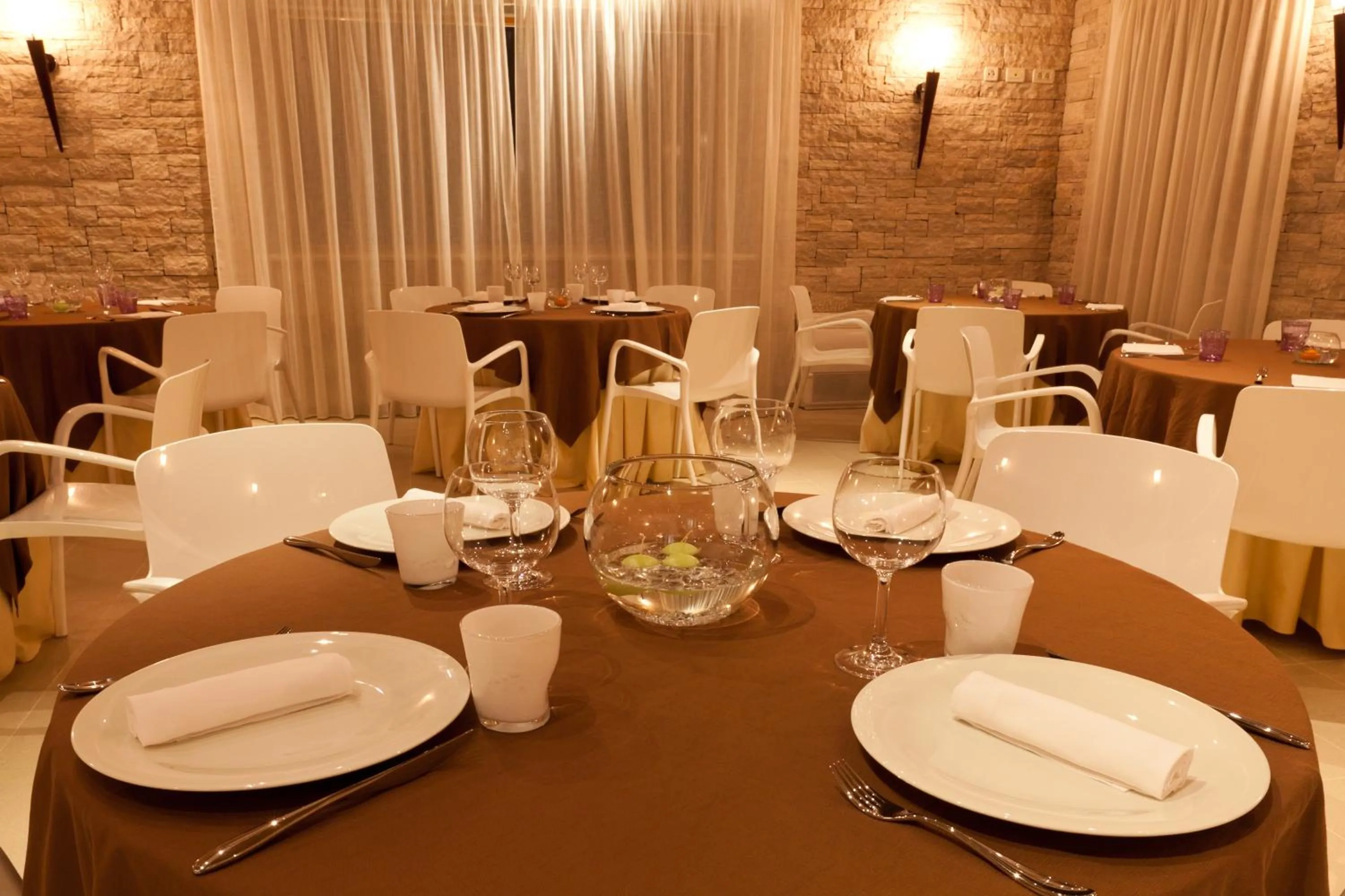 Restaurant/places to eat in VELANERA Hotel & Restaurant