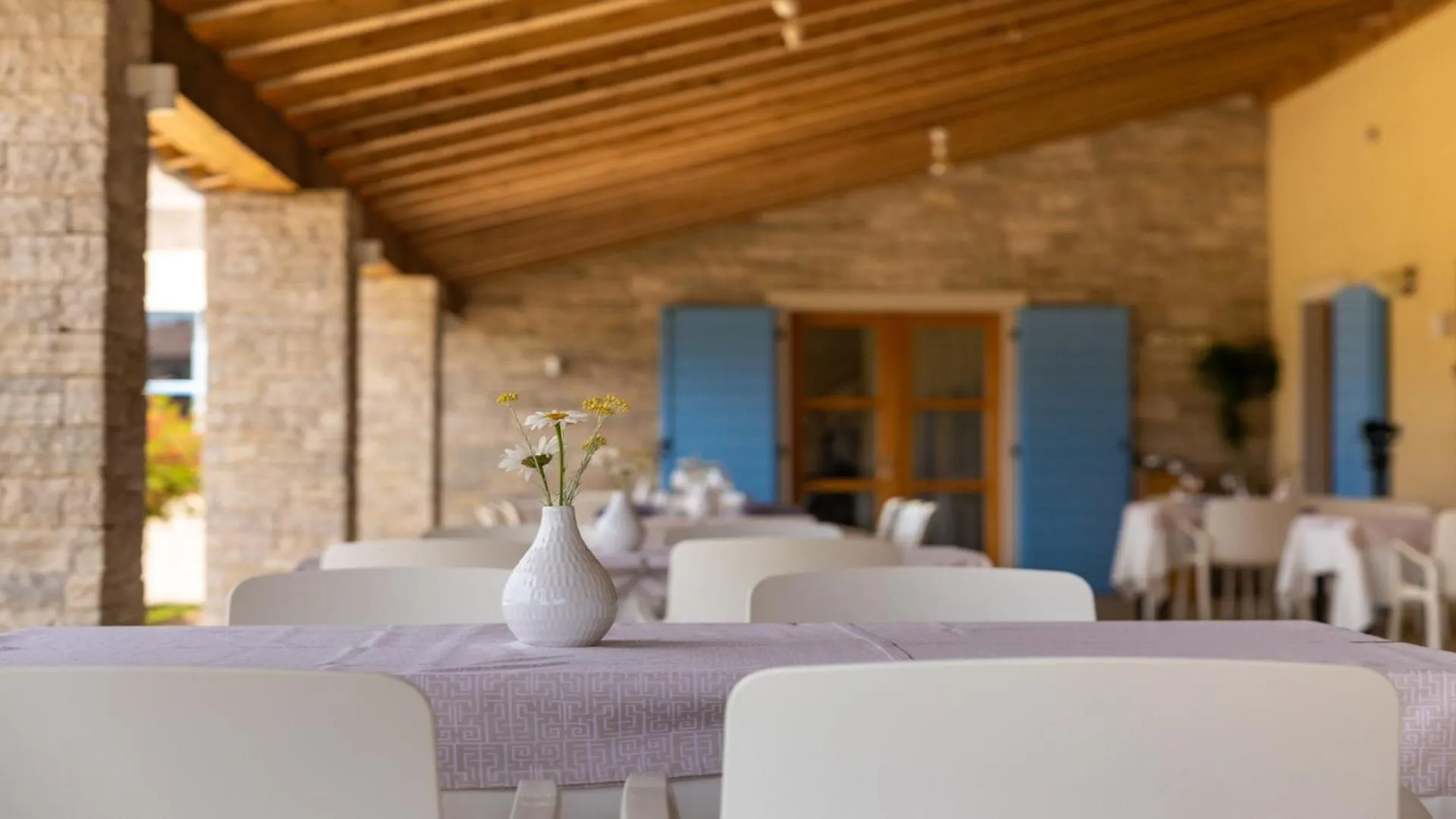 Restaurant/places to eat in VELANERA Hotel & Restaurant