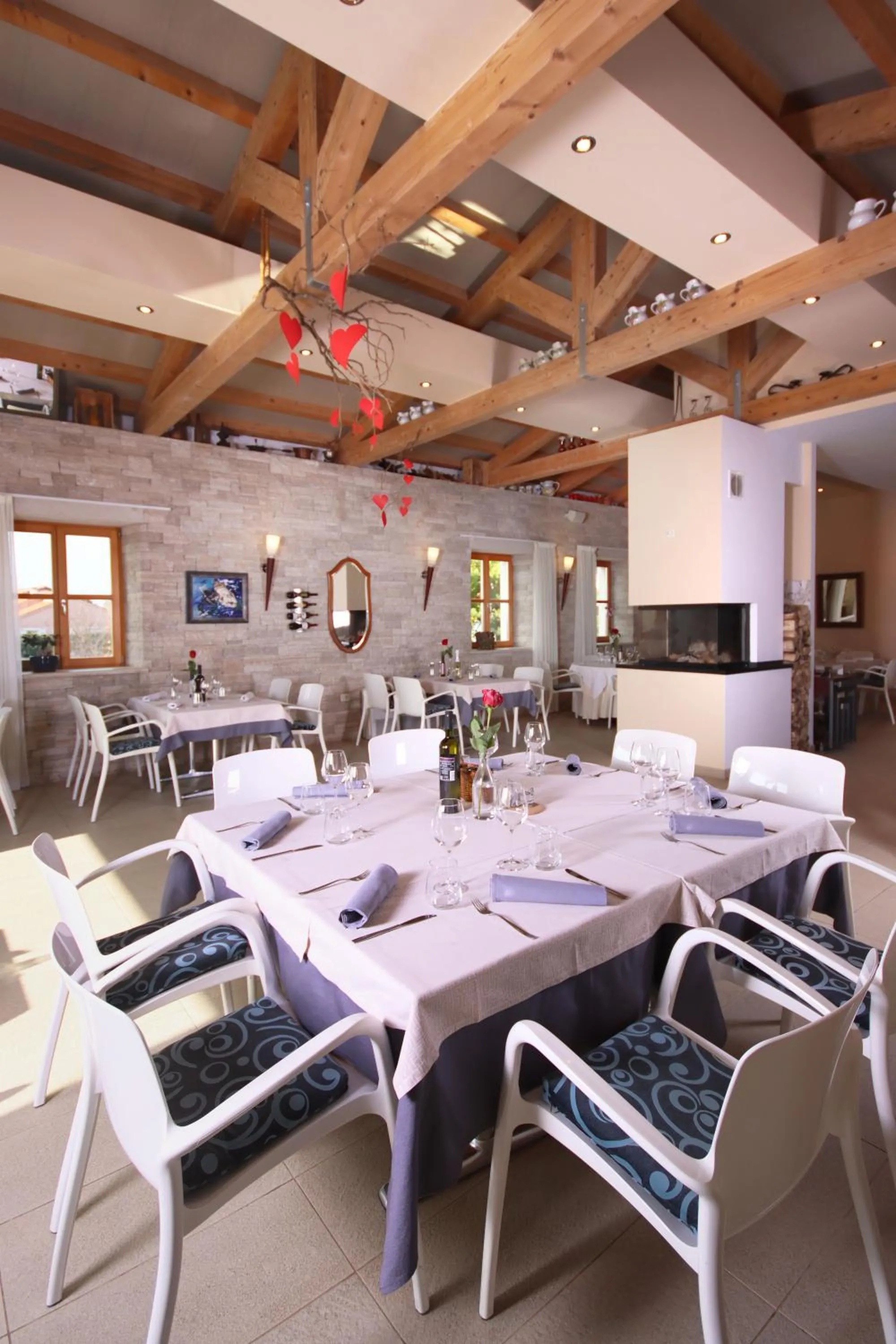 Restaurant/places to eat in VELANERA Hotel & Restaurant
