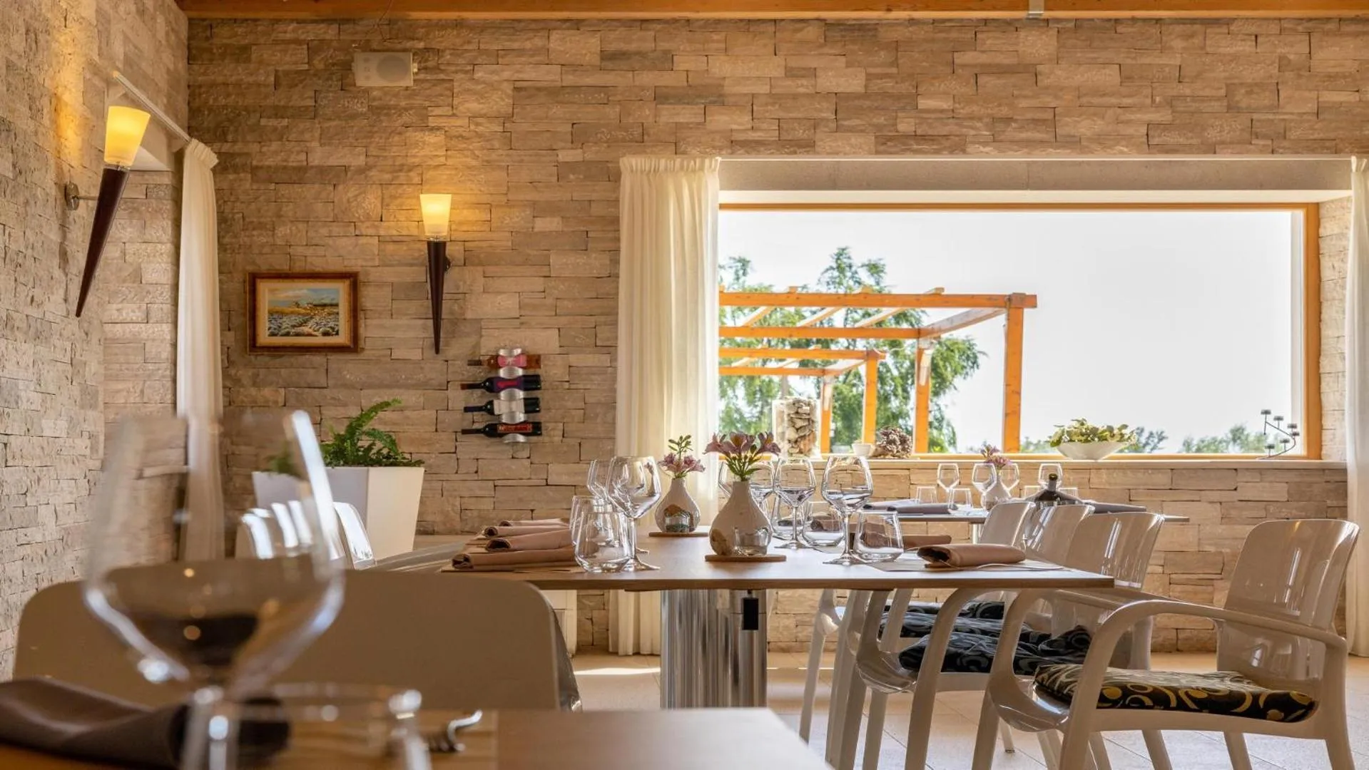 VELANERA Hotel & Restaurant