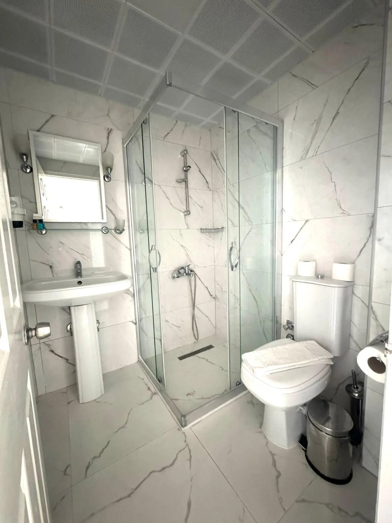 Bathroom in Navy Hotel