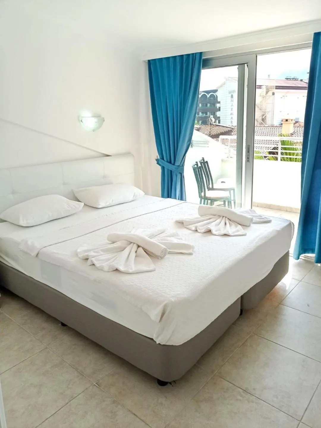 Bedroom, Bed in Navy Hotel