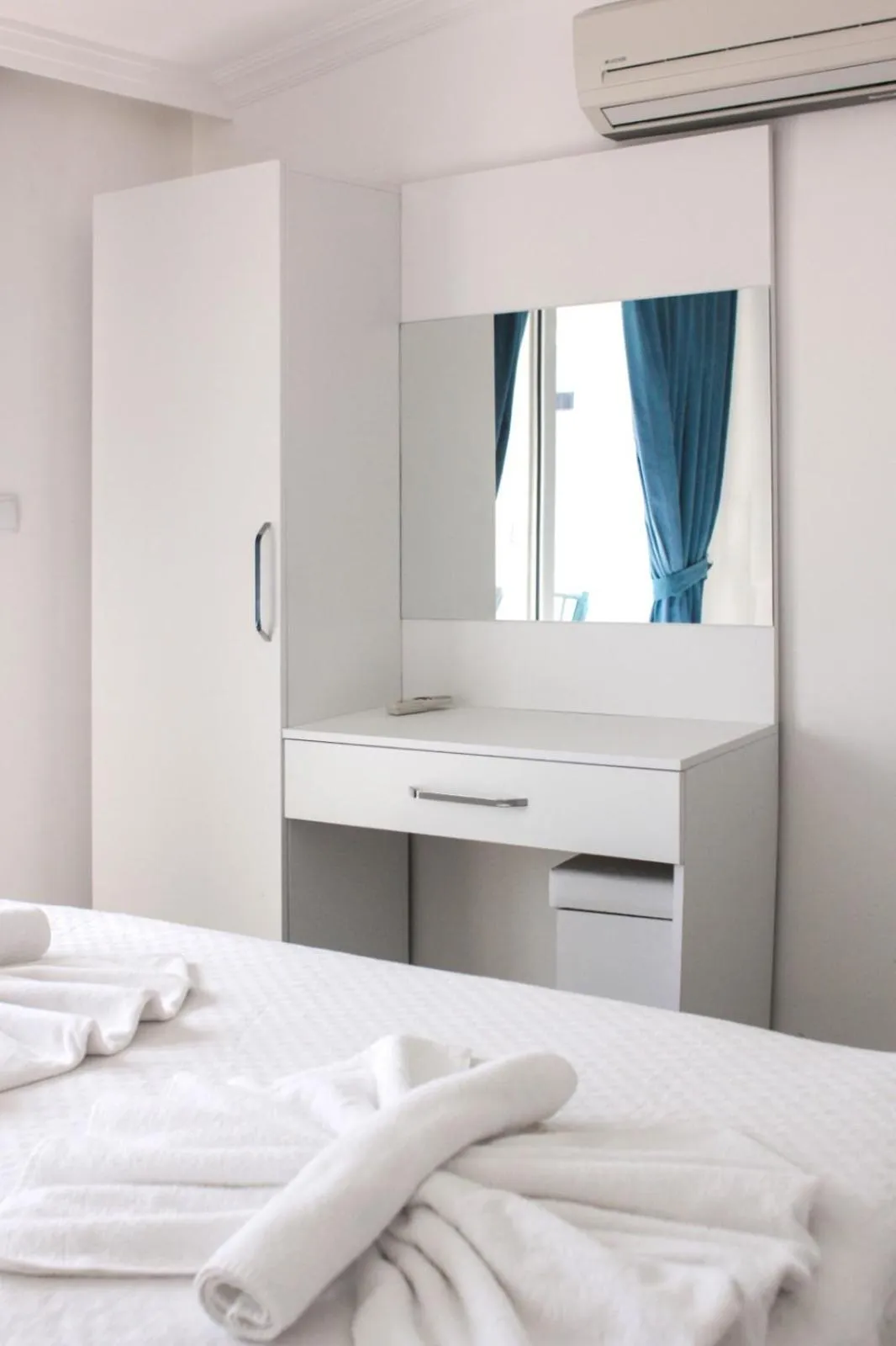 Bedroom, Bed in Navy Hotel