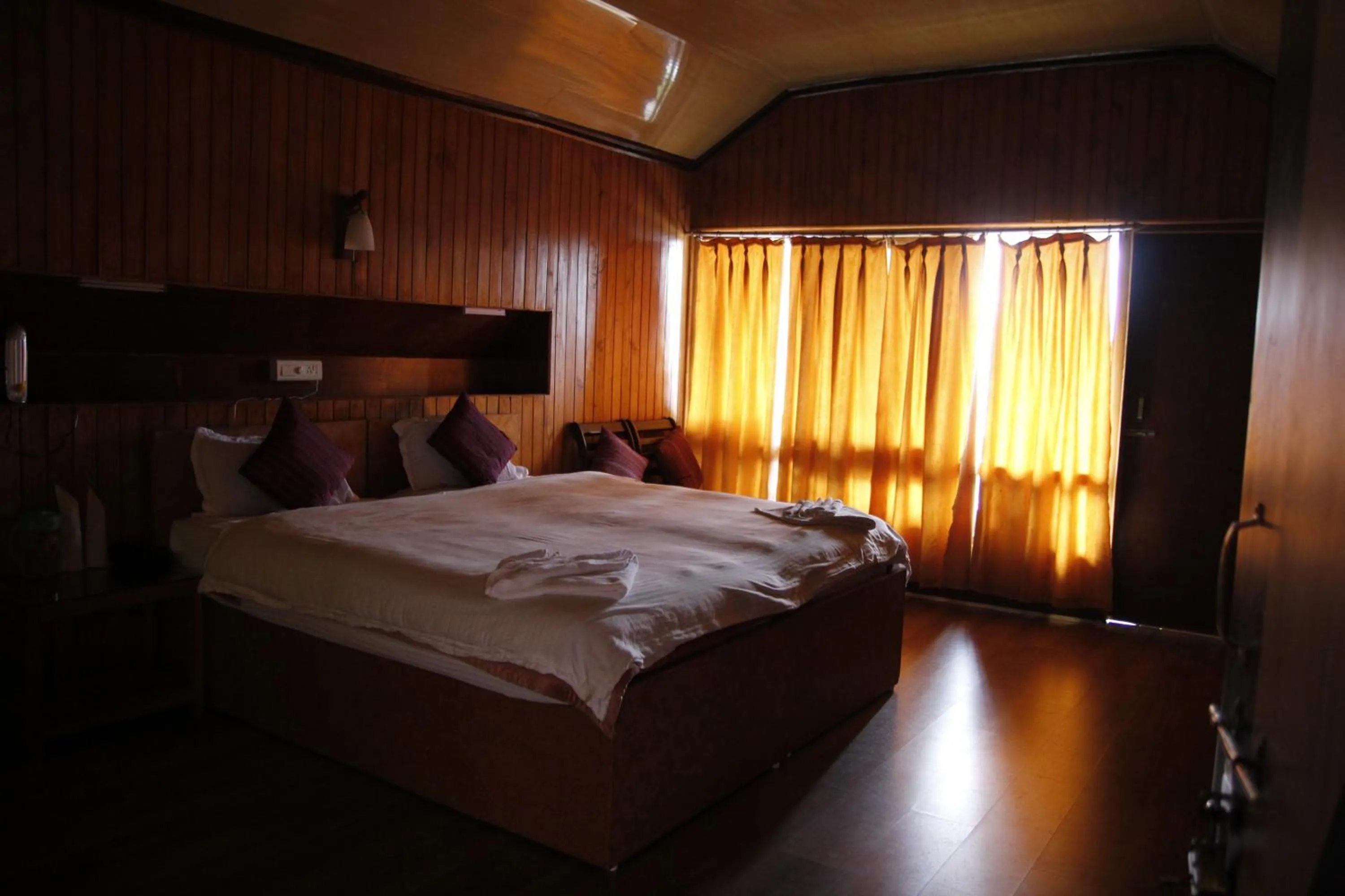 Photo of the whole room, Bed in Mandarin Resort - Kaluk