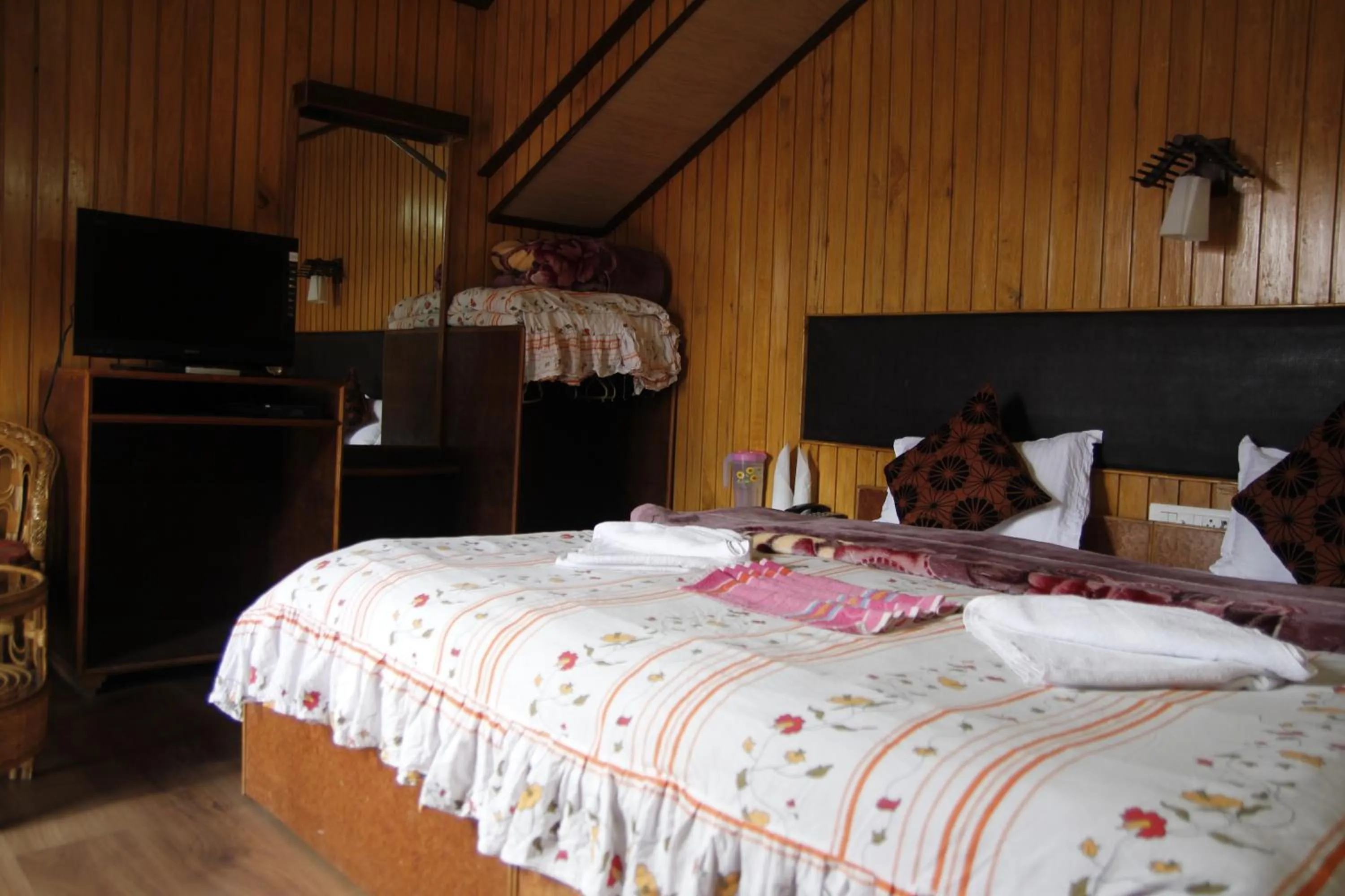 Bedroom, Bed in Mandarin Resort - Kaluk