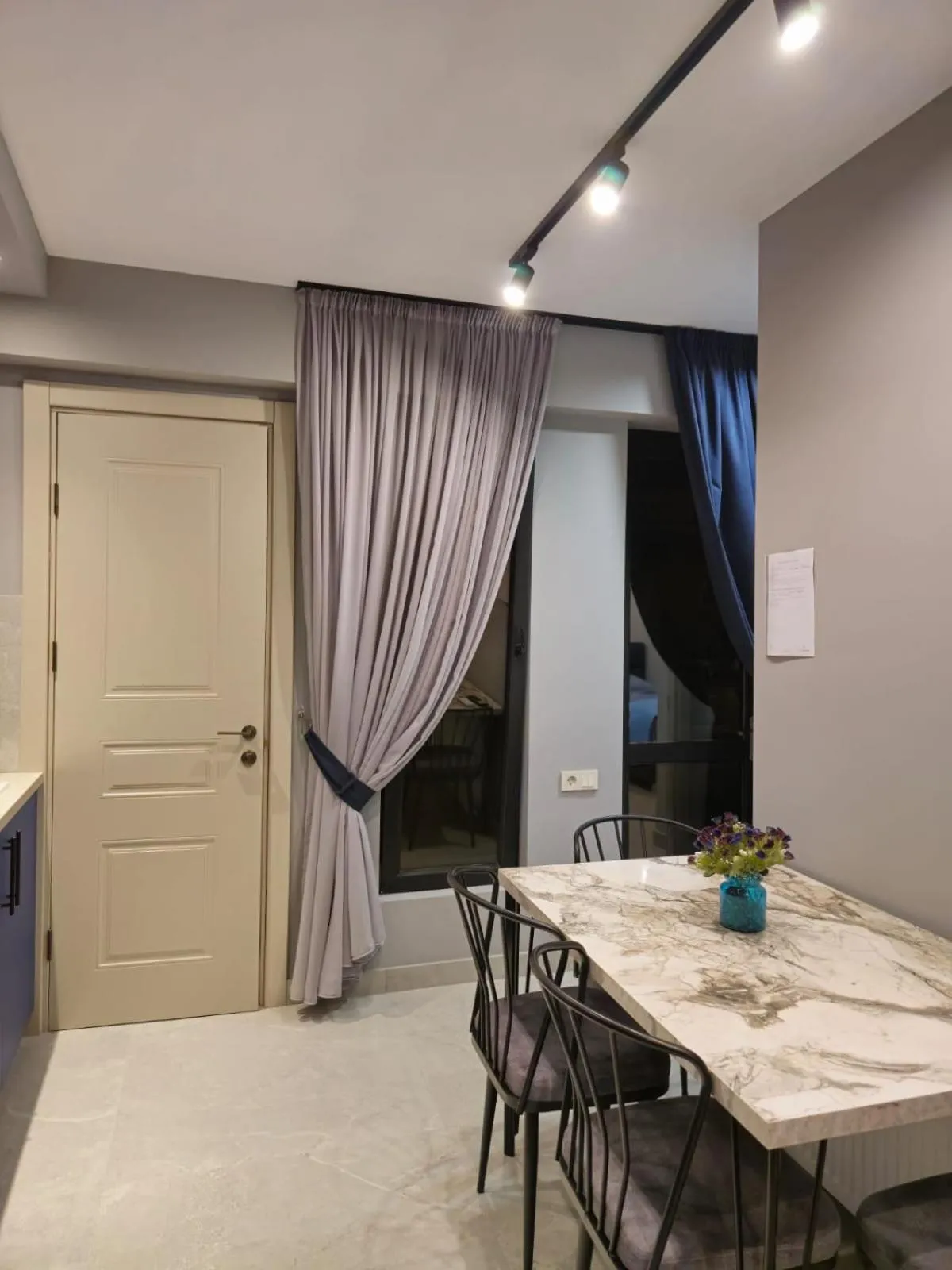 One-Bedroom Apartment - single occupancy in Mariana