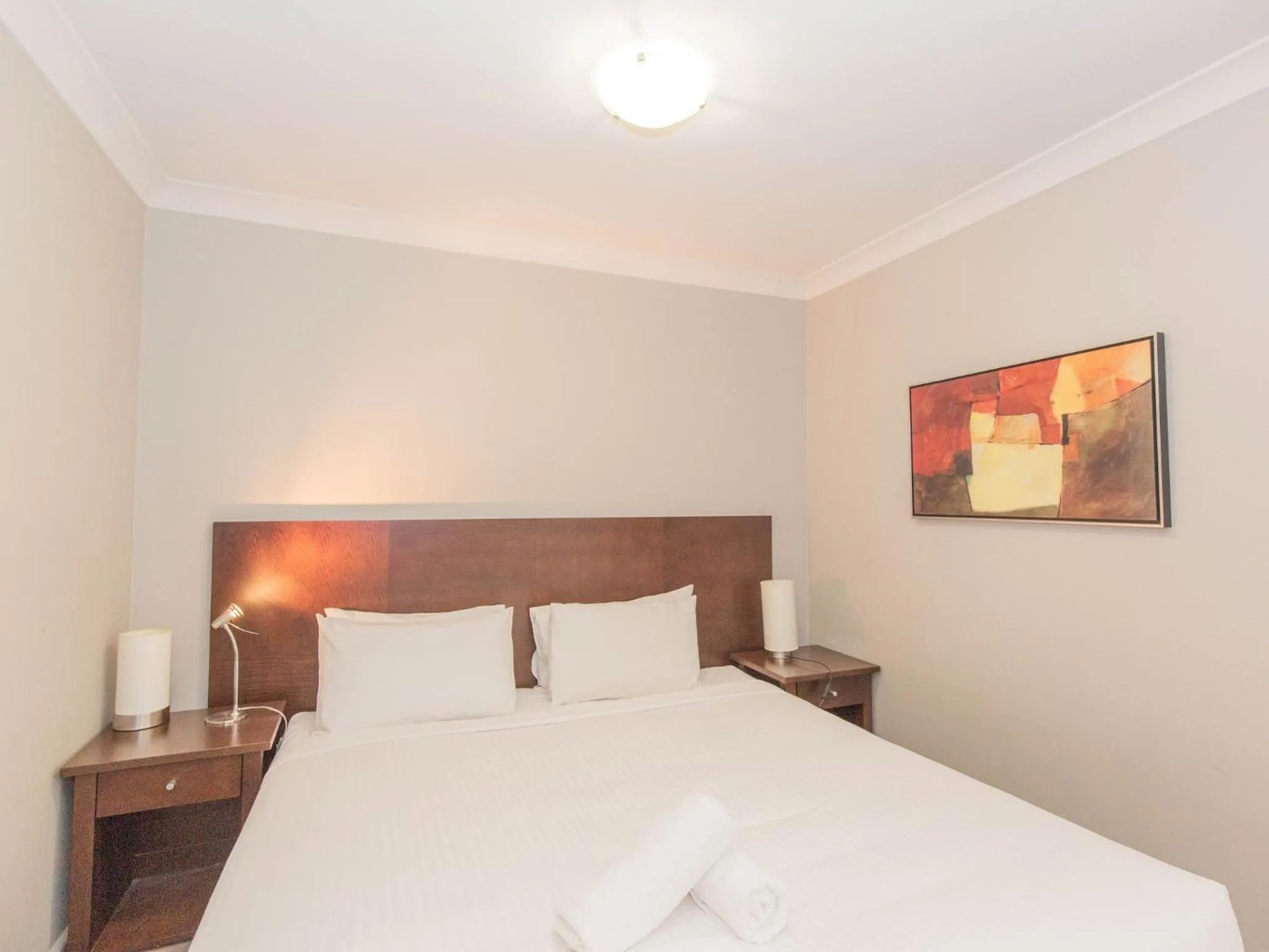 Bed in Horizons 315/10 Kosciuszko Road