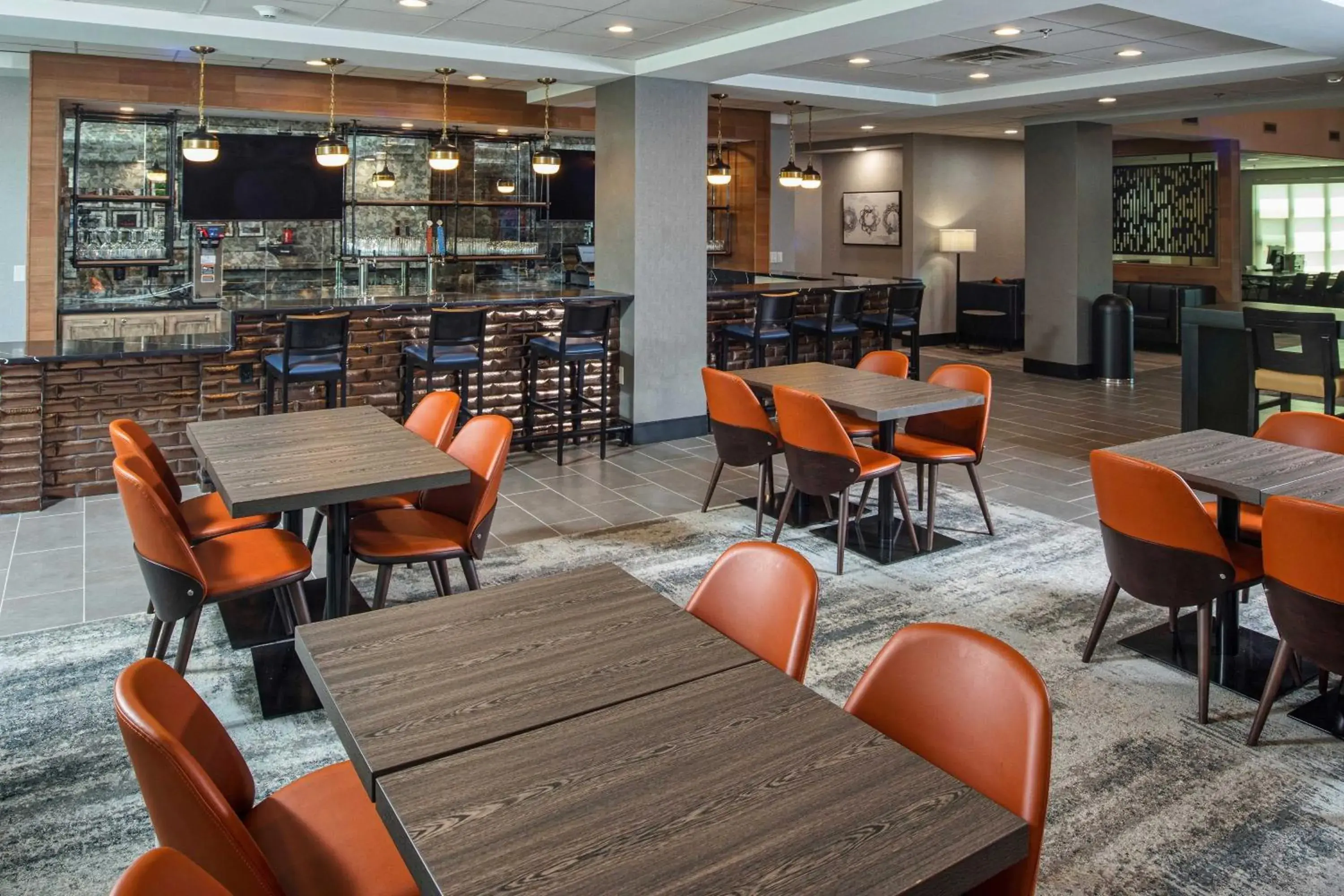 Lounge or bar in Four Points by Sheraton Appleton Lounge or bar in Four Points by Sheraton Appleton