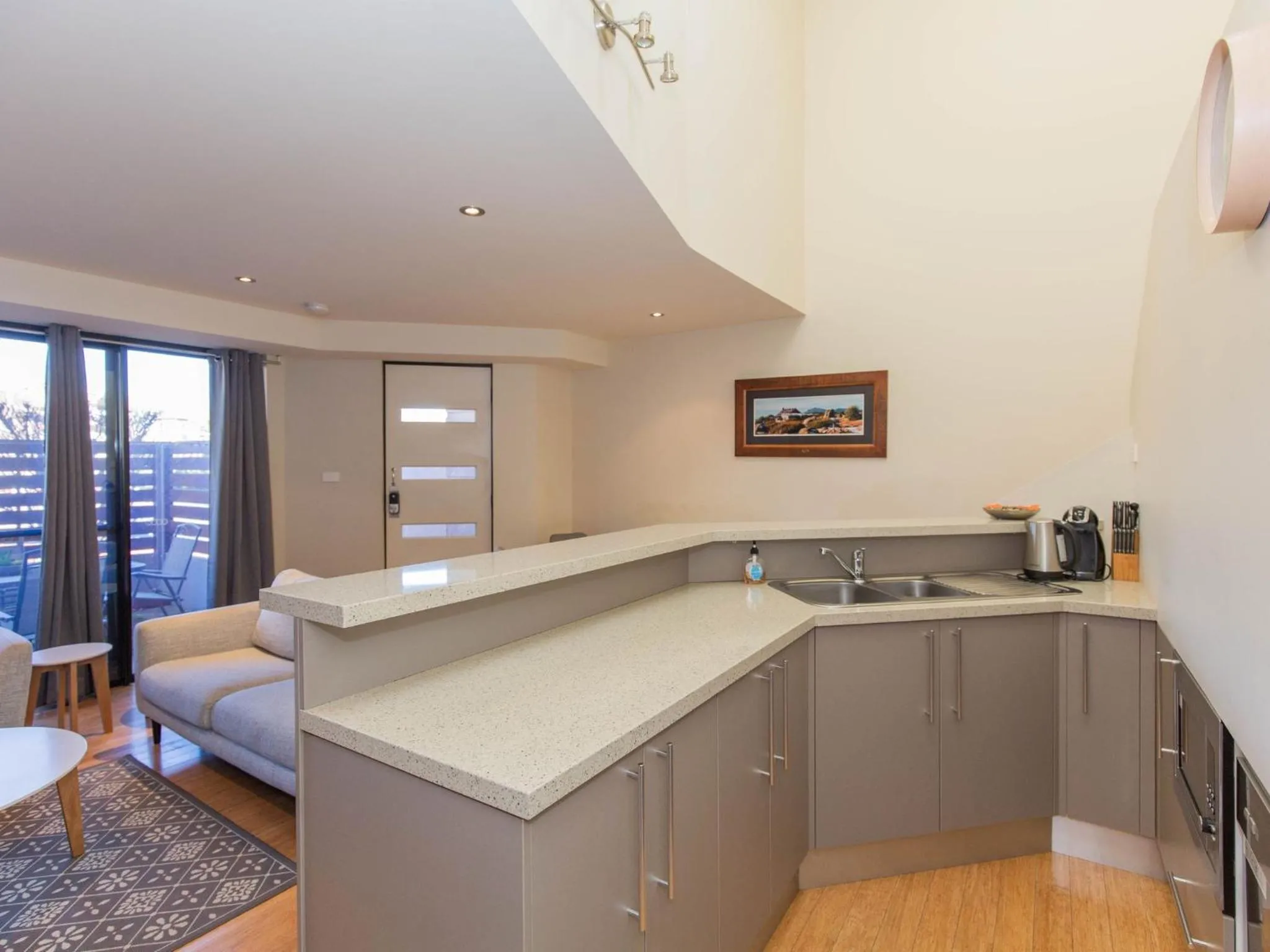 Khione 5 23 Kirwan Close