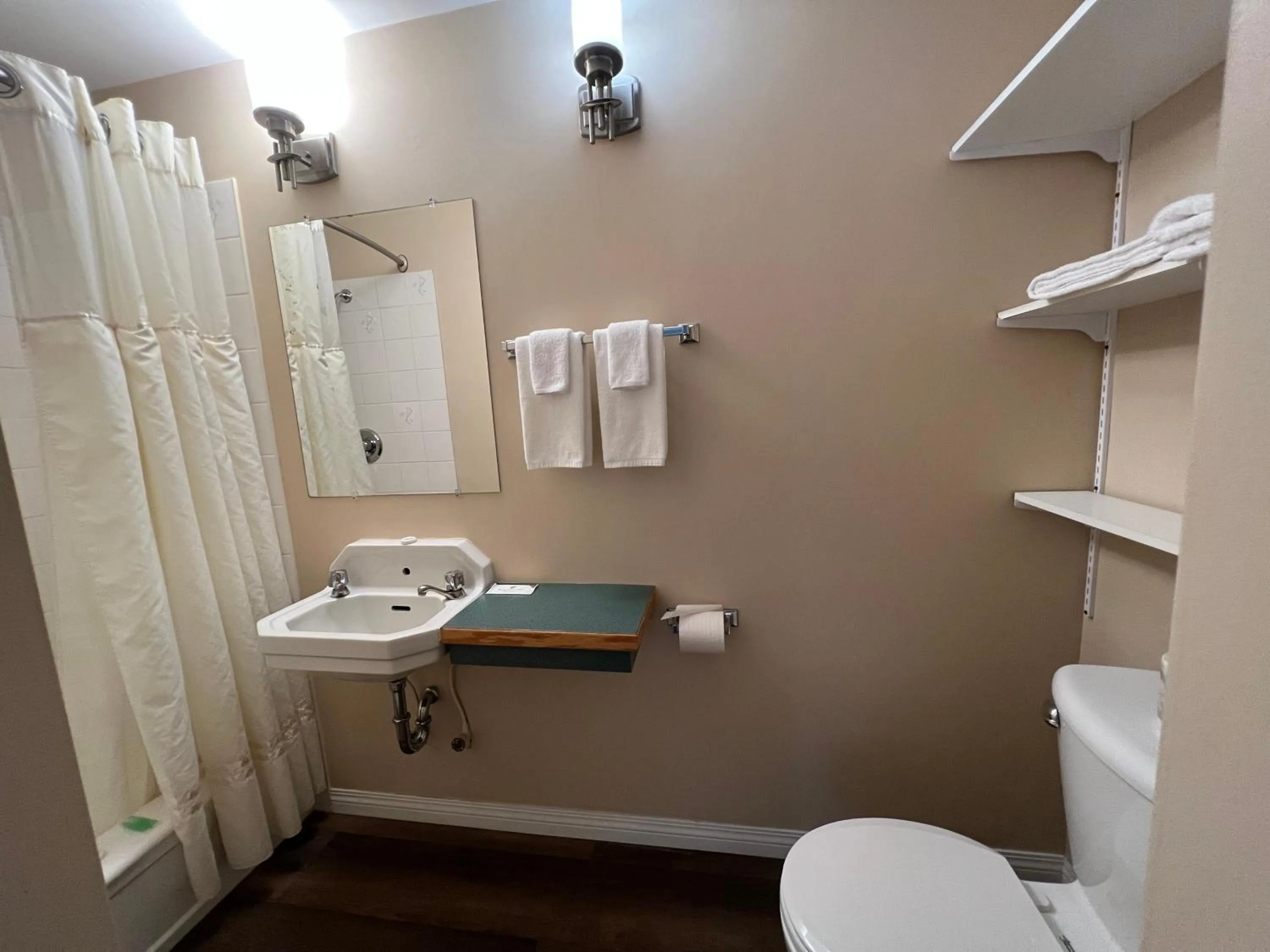 Bathroom in Villa Motel