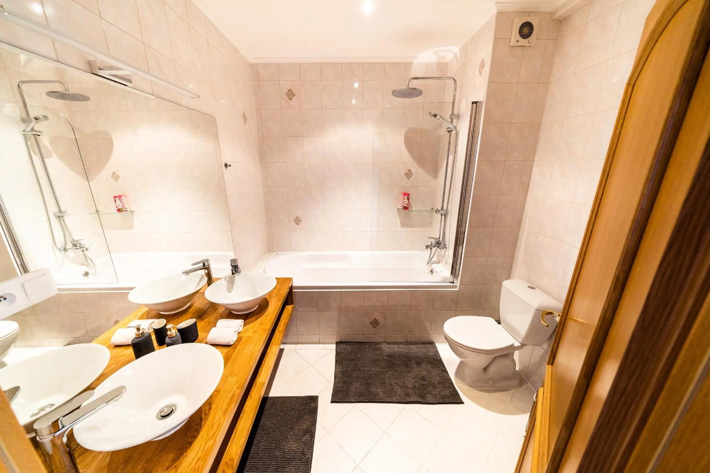 4BR 3BATH BALCONY central Harry Potter penthouse
