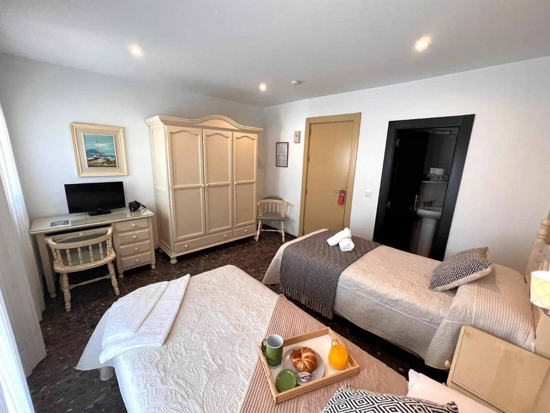 Photo of the whole room, Bed in La Janda Photo of the whole room, Bed in La Janda