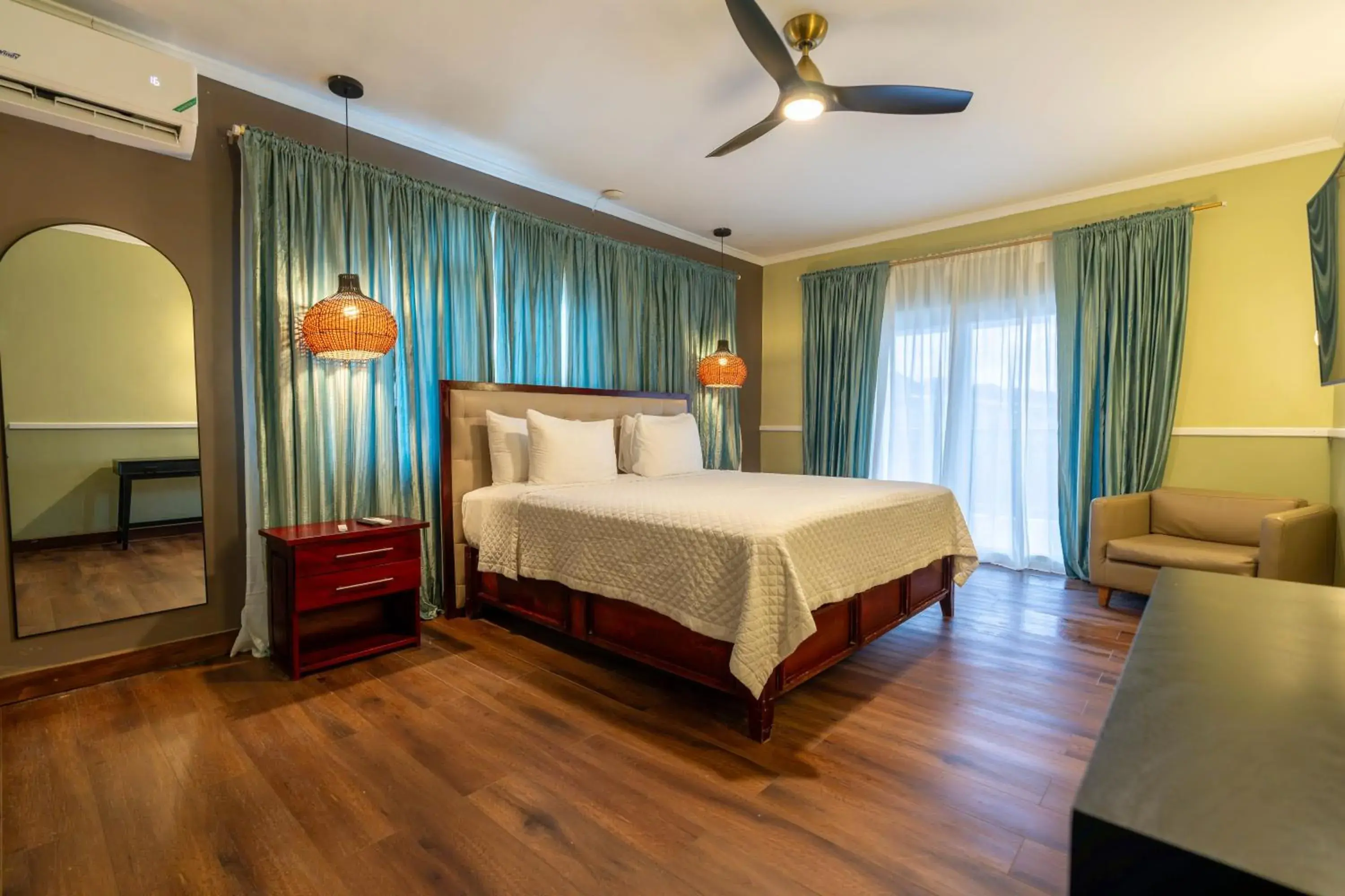 Bedroom, Bed in Travellers Beach Resort Bedroom, Bed in Travellers Beach Resort