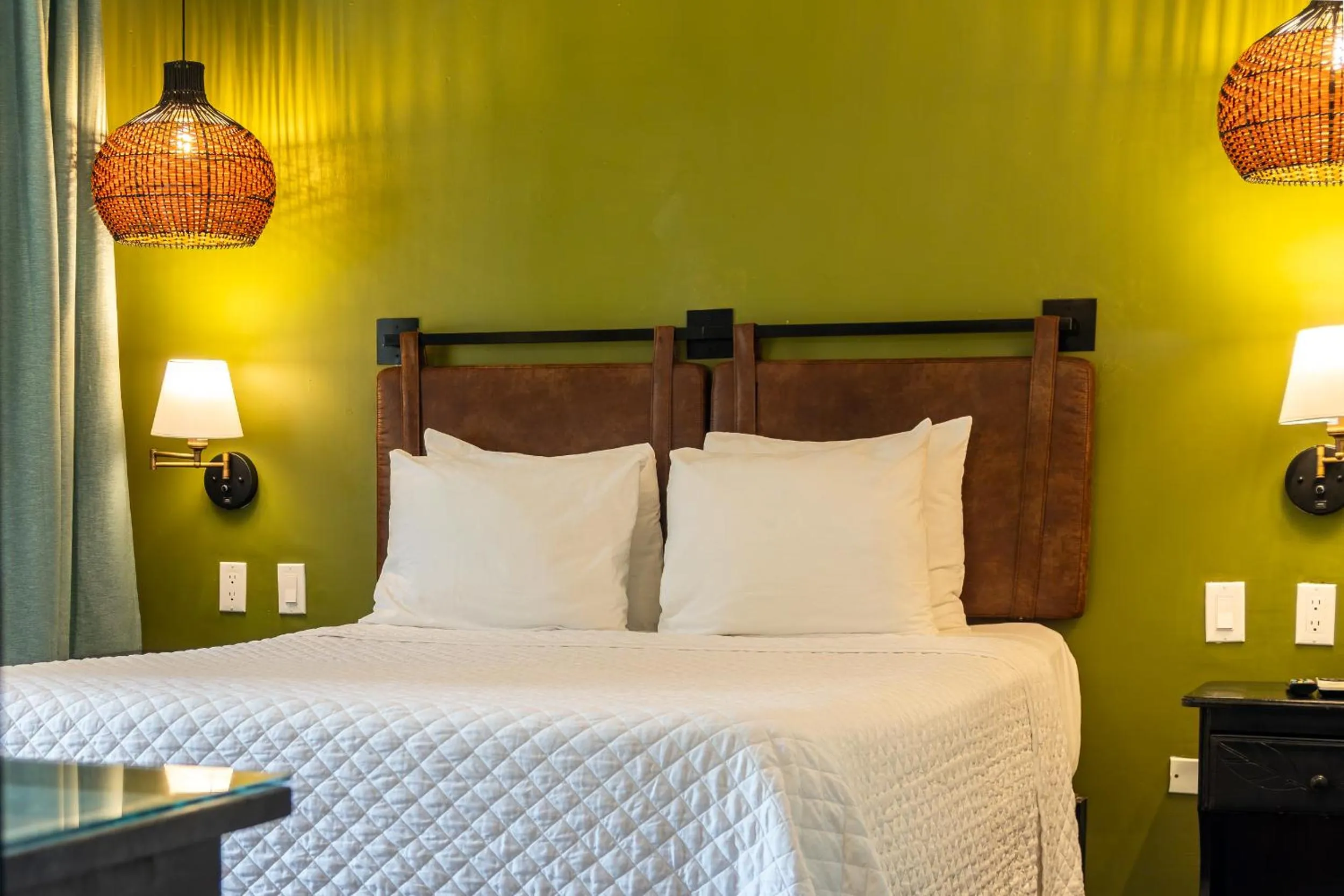 Bedroom, Bed in Travellers Beach Resort