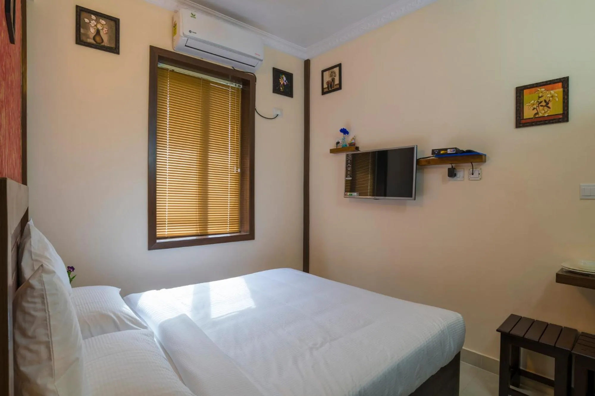 Bedroom, Bed in Blue Bell Cochin Airport Hotel