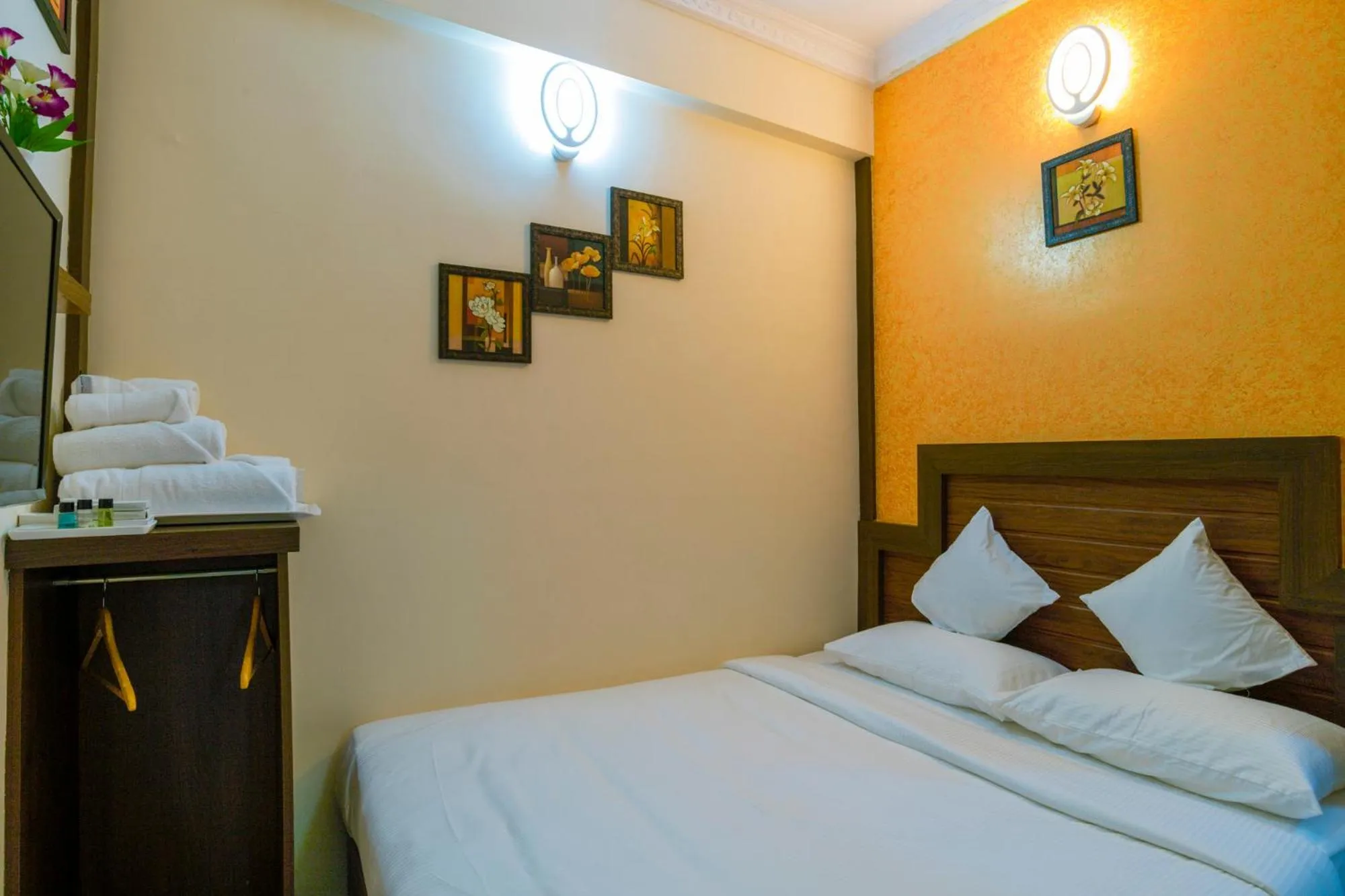 Bedroom, Bed in Blue Bell Cochin Airport Hotel