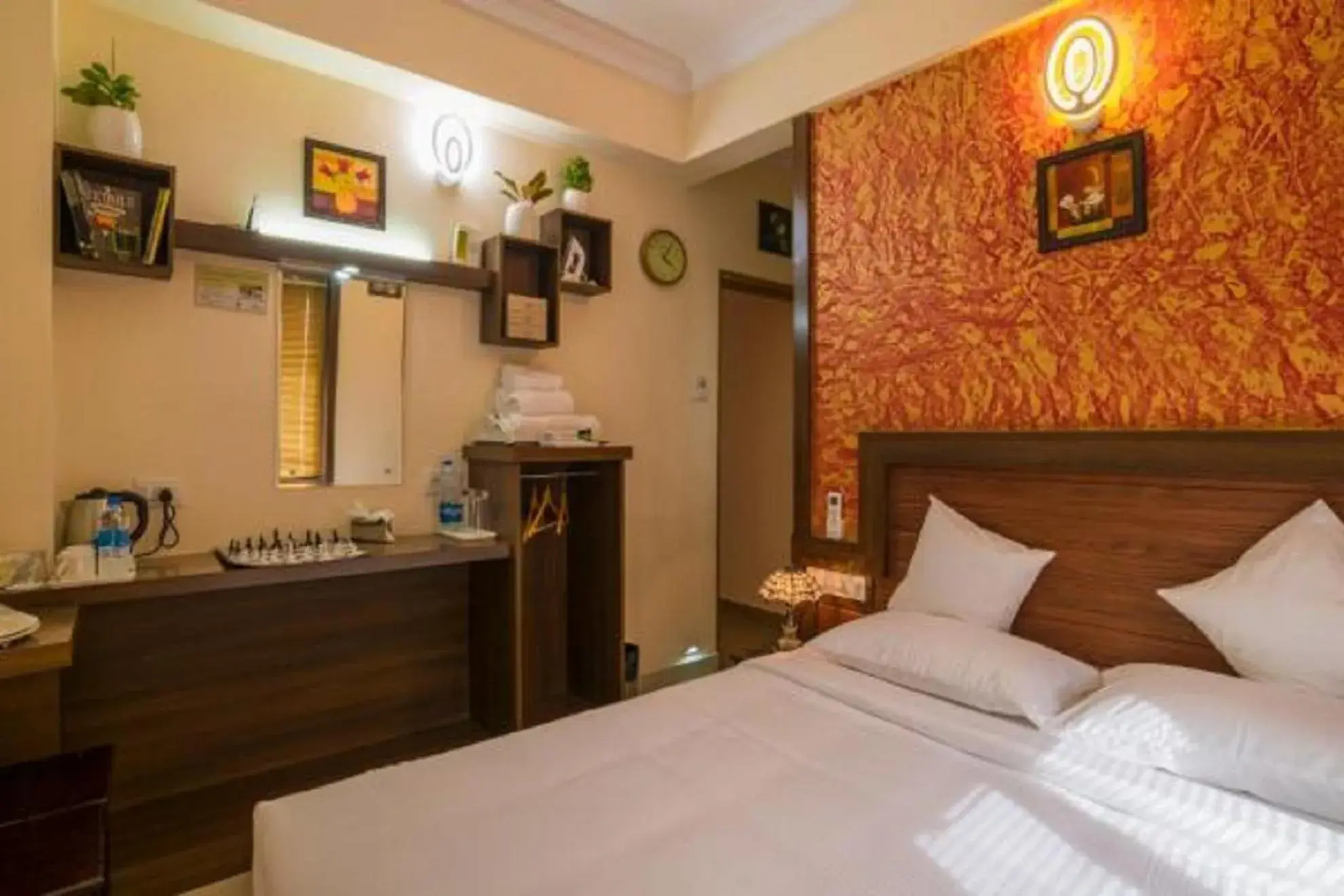 Deluxe Single Room - single occupancy in Blue Bell Cochin Airport Hotel Deluxe Single Room - single occupancy in Blue Bell Cochin Airport Hotel