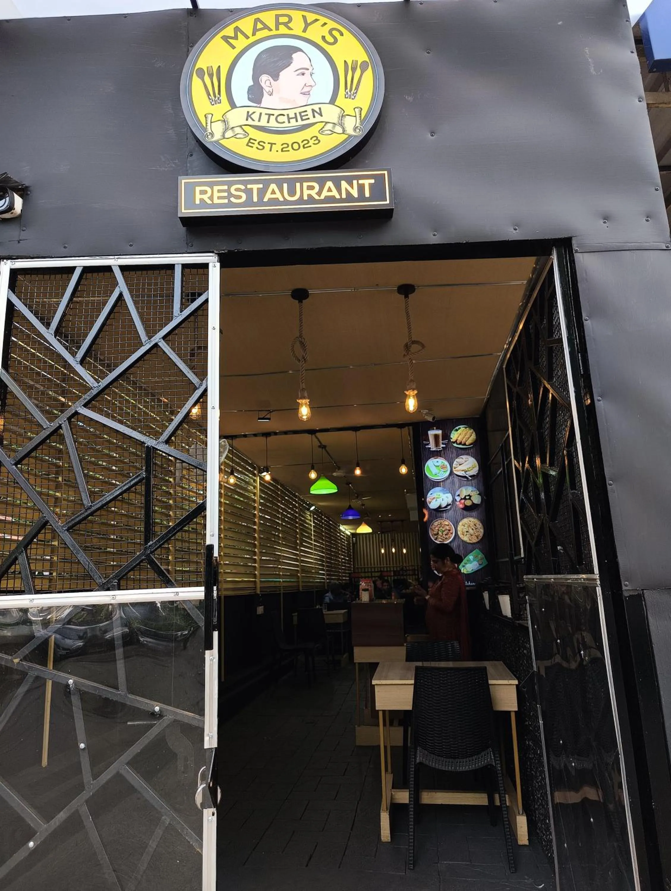 Restaurant/places to eat in Blue Bell Cochin Airport Hotel