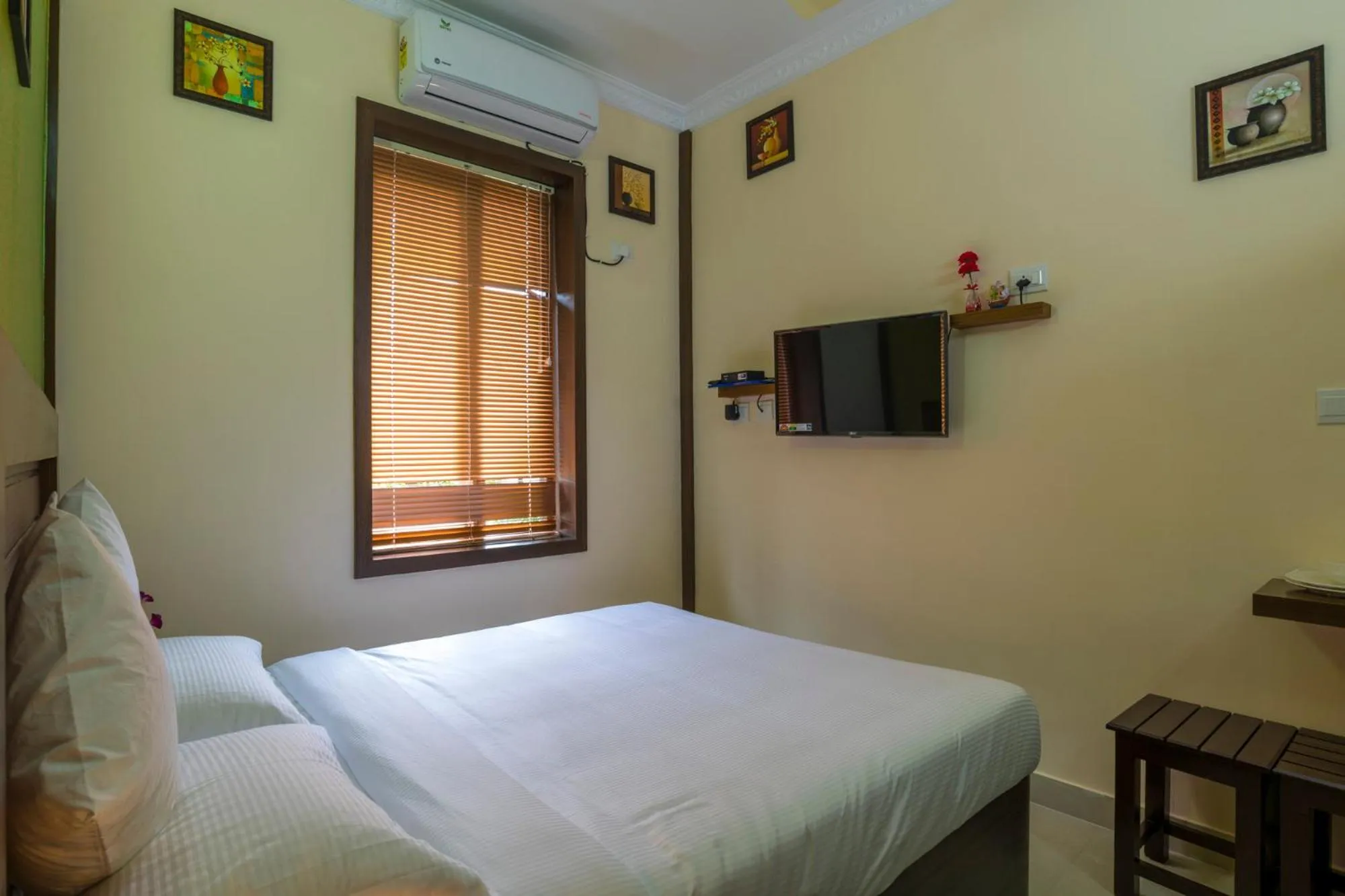 Bedroom, Bed in Blue Bell Cochin Airport Hotel