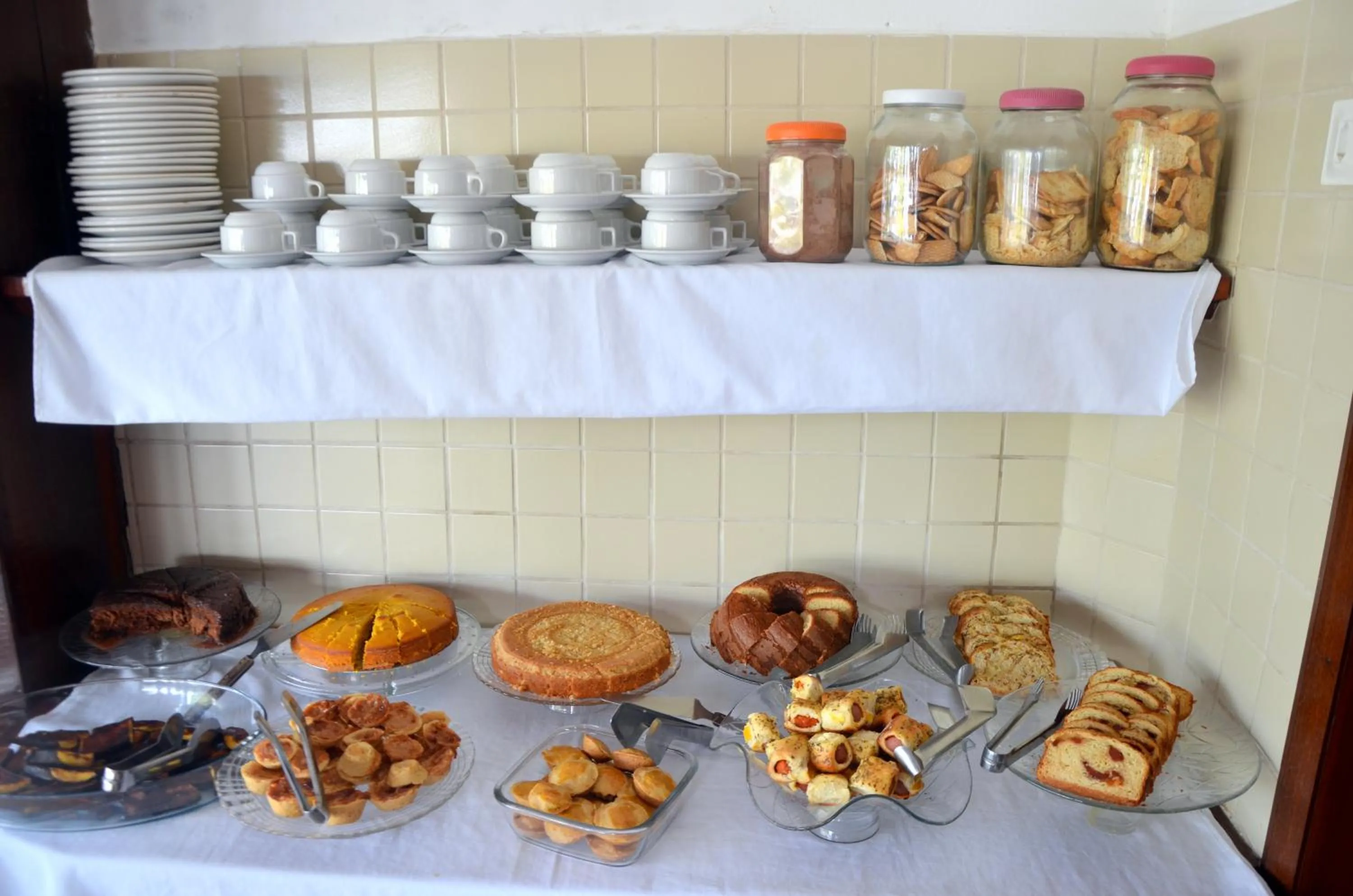 Buffet breakfast in Pousada Xerife