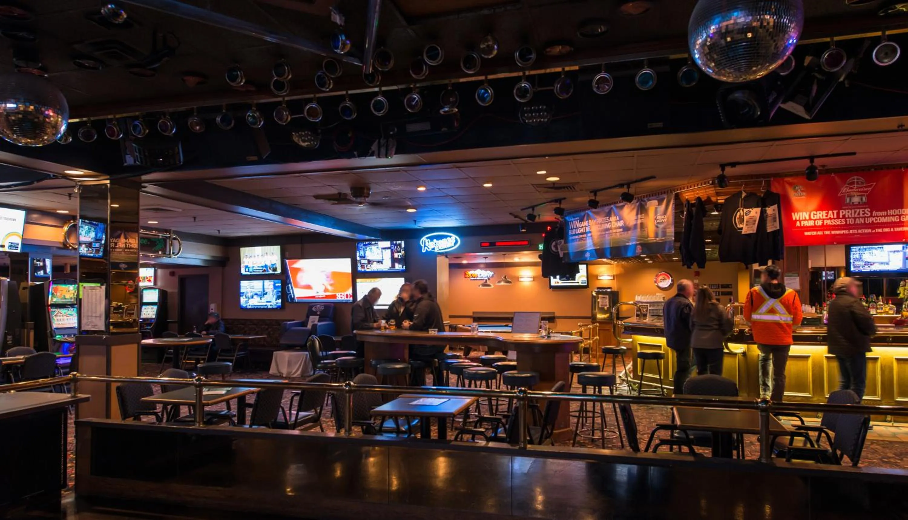 Lounge or bar in Assiniboine Gordon Inn on the Park
