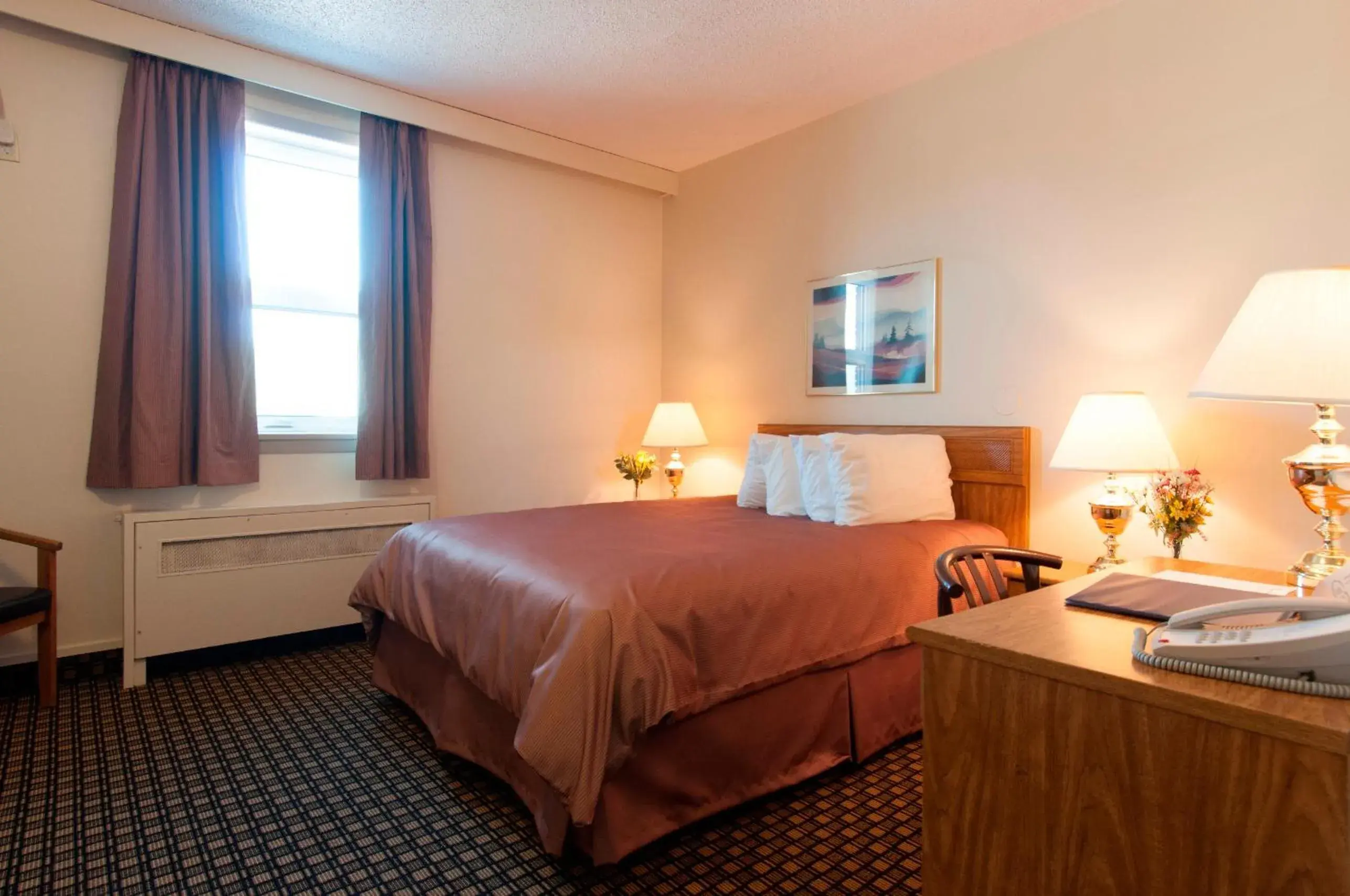 Economy Queen Room in Assiniboine Gordon Inn on the Park Economy Queen Room in Assiniboine Gordon Inn on the Park