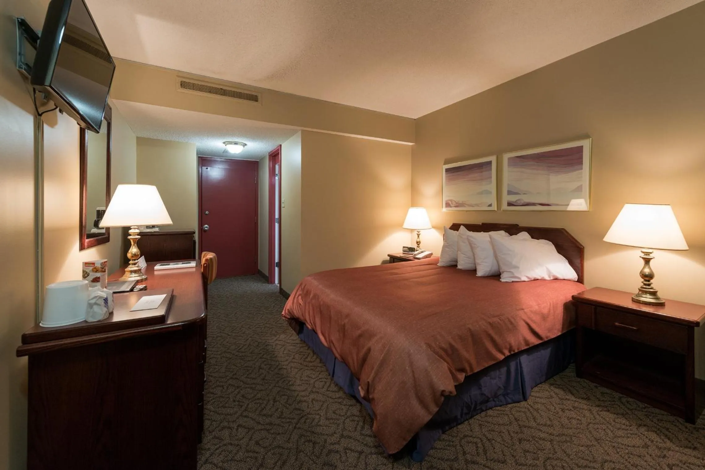 Photo of the whole room, Bed in Assiniboine Gordon Inn on the Park