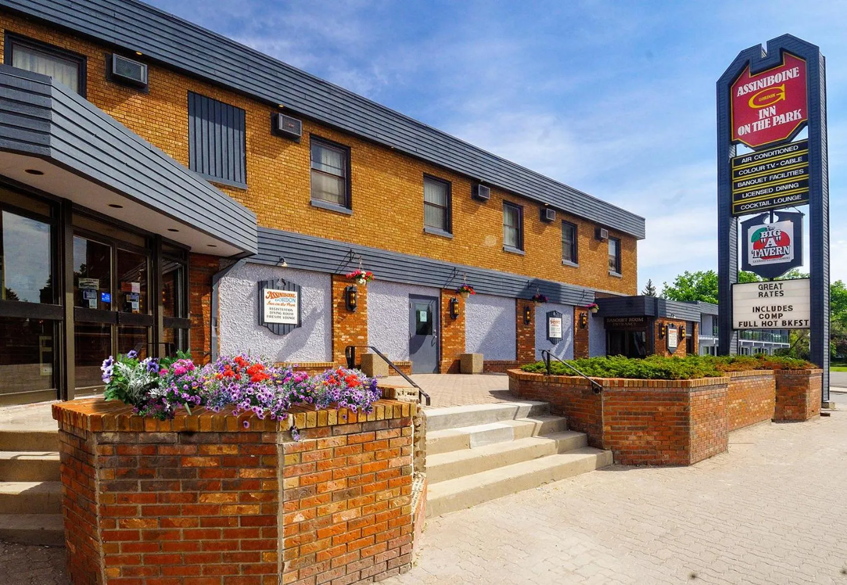 Property building in Assiniboine Gordon Inn on the Park