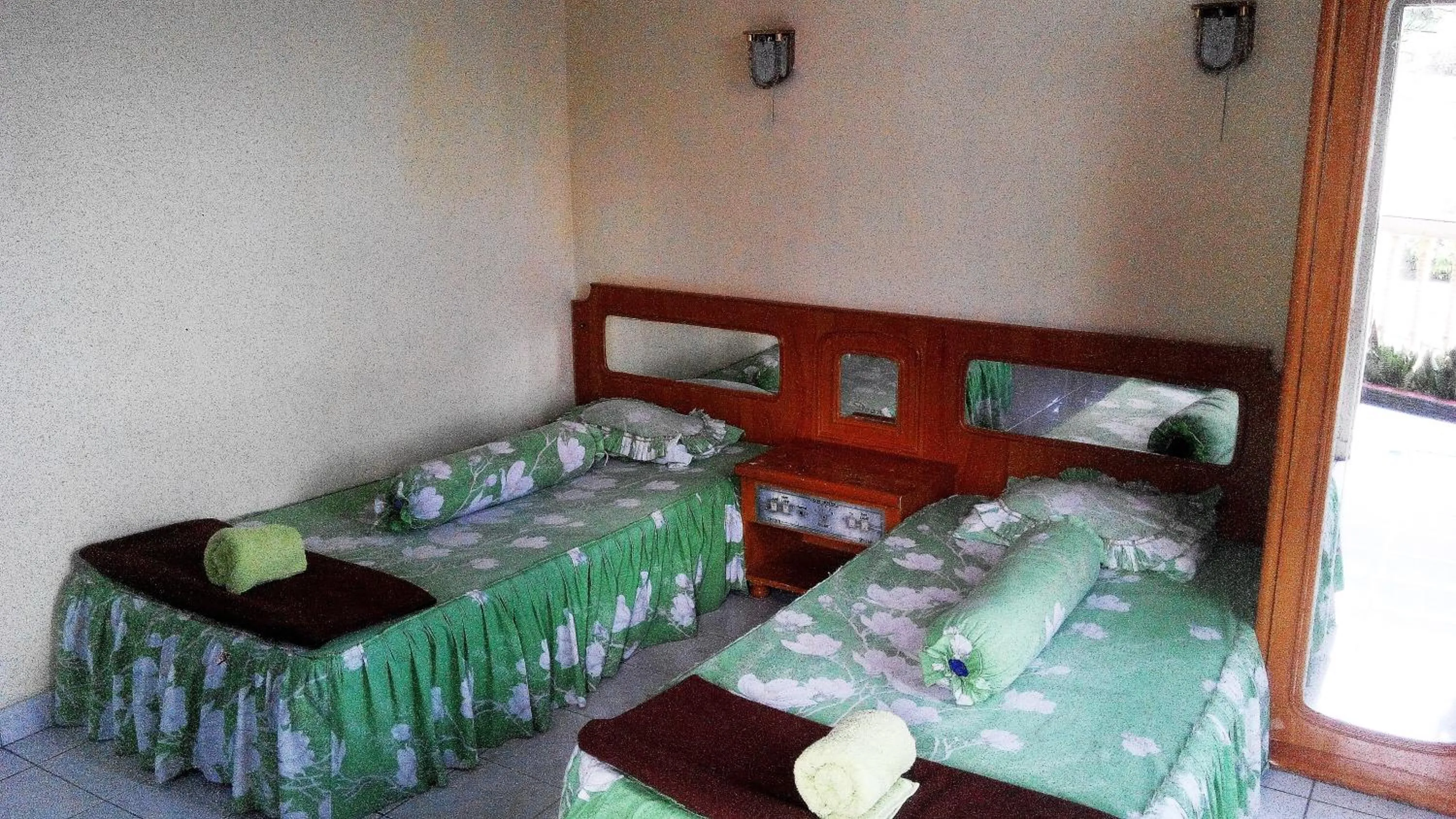 Bed in Melissa Palace Hotel and Karaoke