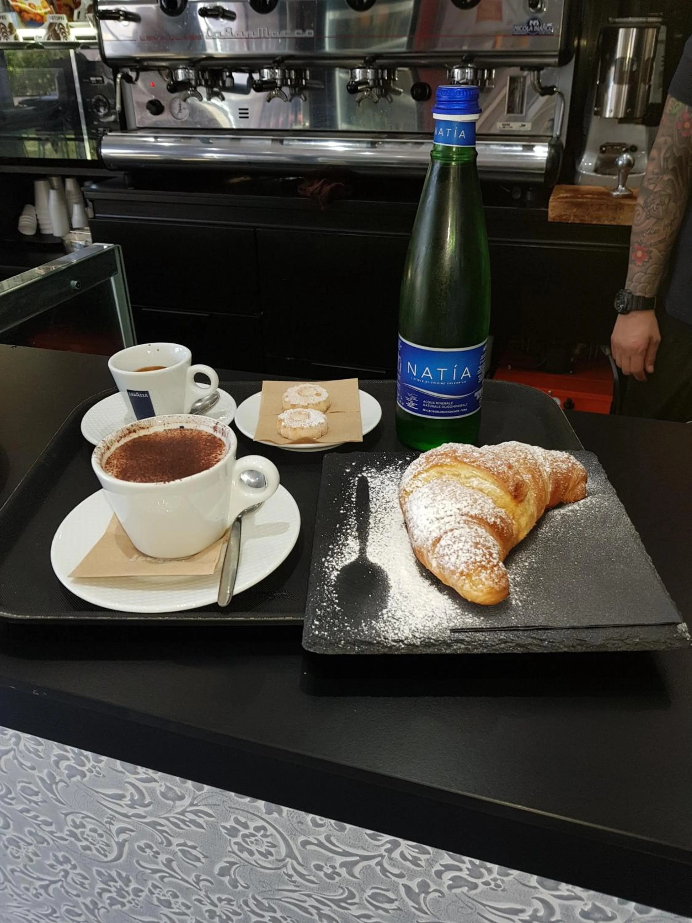 Food and drinks in B&B Vesuvius