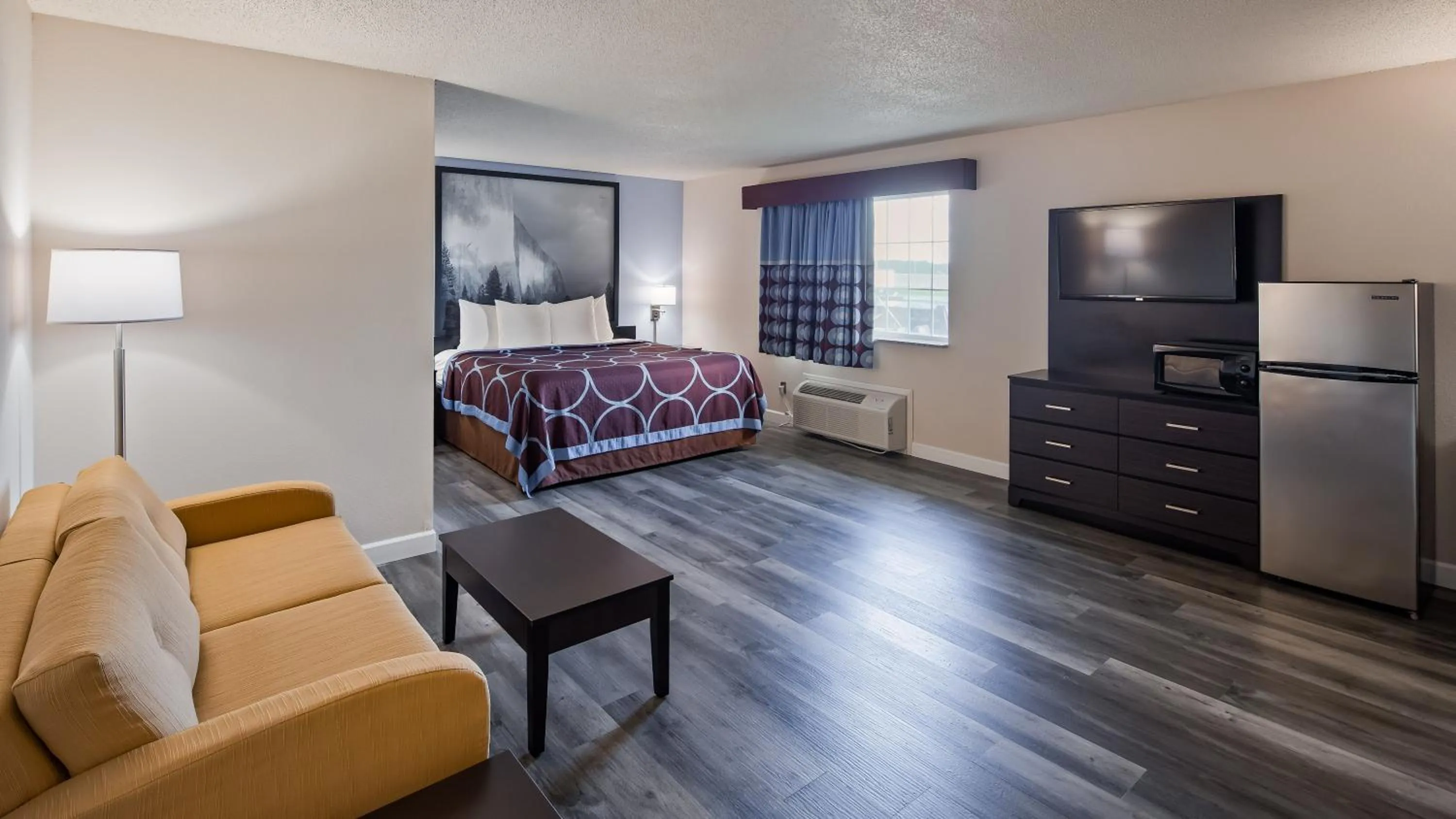 Photo of the whole room in Super 8 by Wyndham Neillsville WI