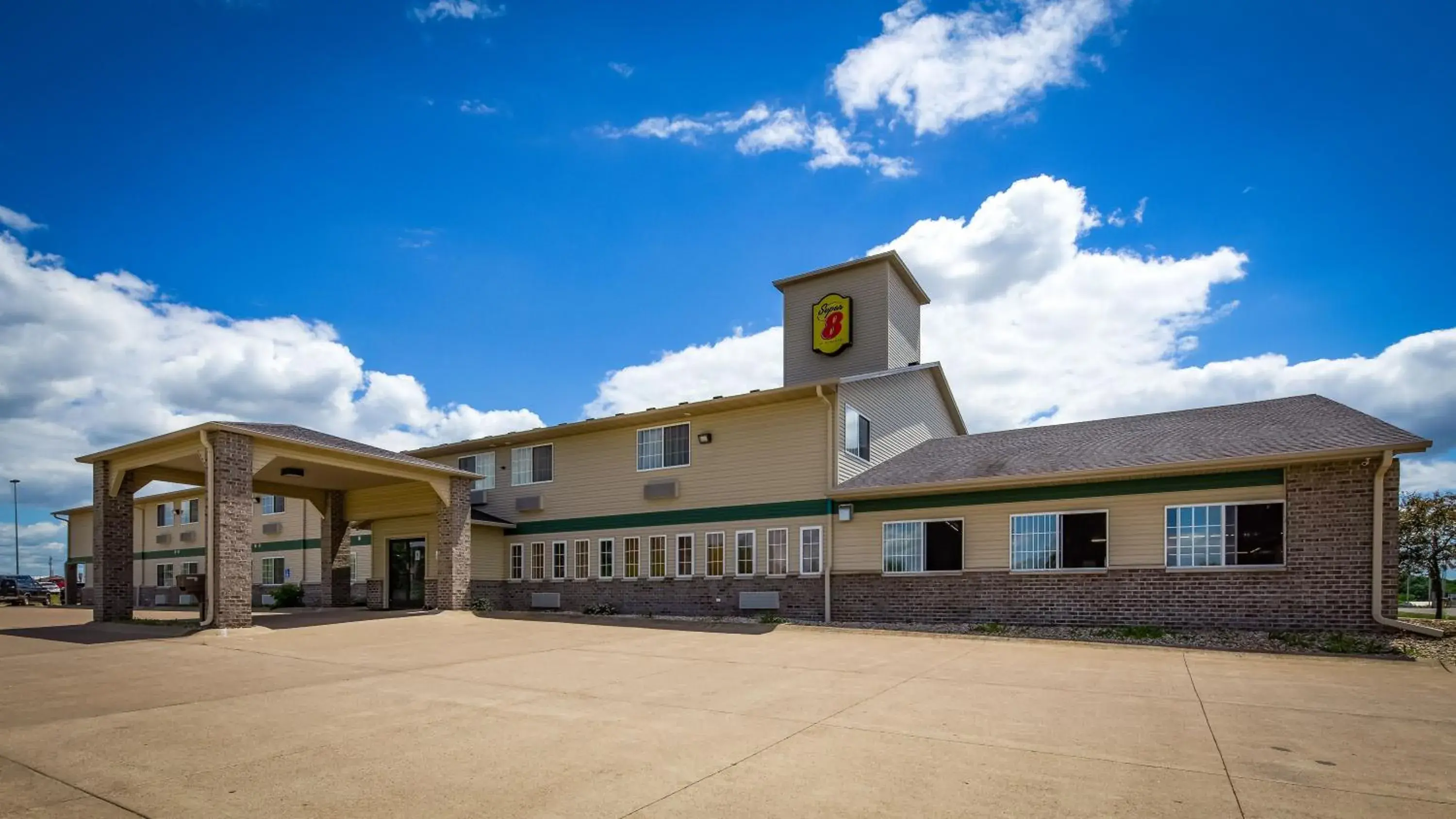 Property building in Super 8 by Wyndham Neillsville WI Property building in Super 8 by Wyndham Neillsville WI