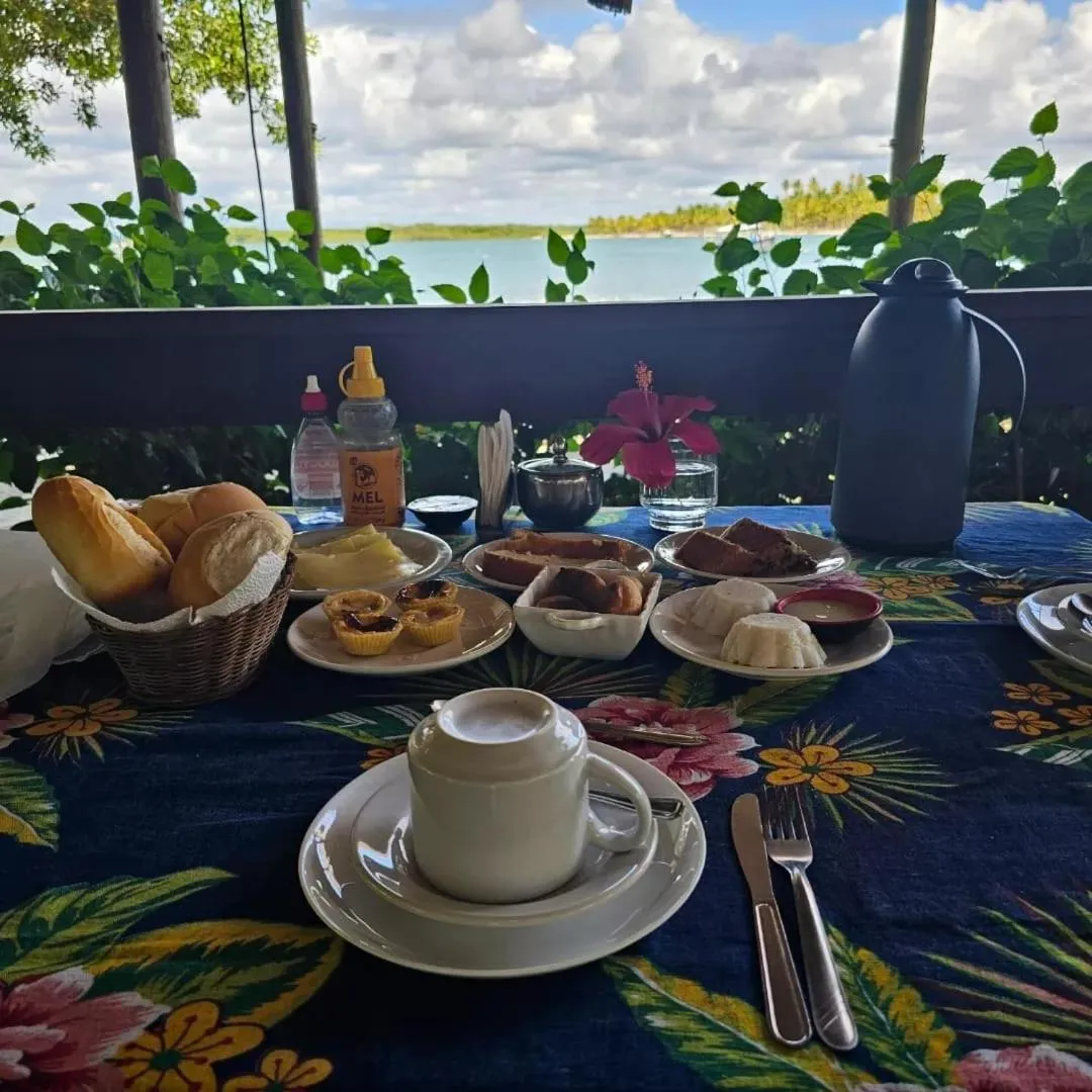 Food and drinks in Pousada Pérola do Atlântico