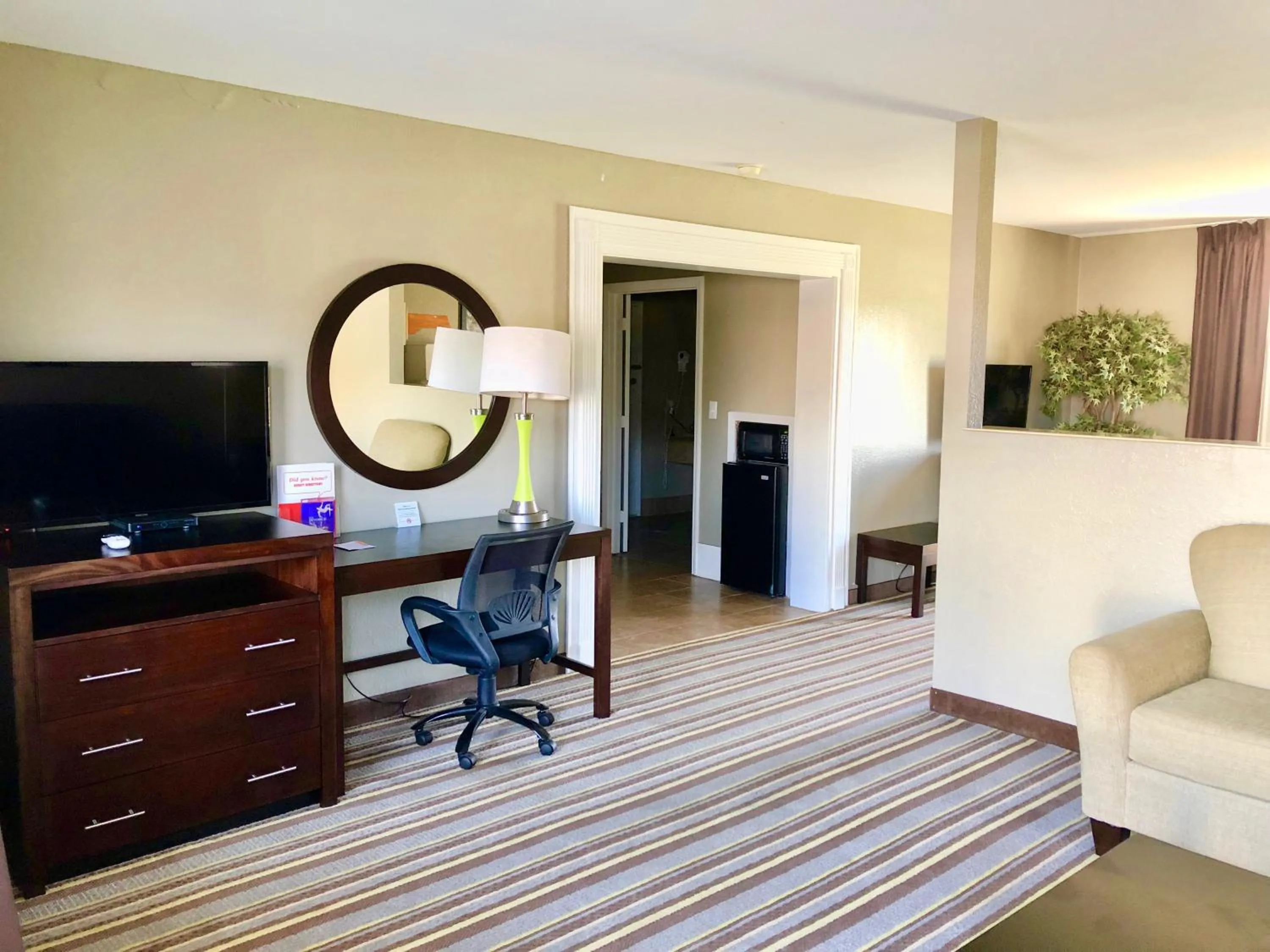 Photo of the whole room in Super 8 by Wyndham Tupelo Airport